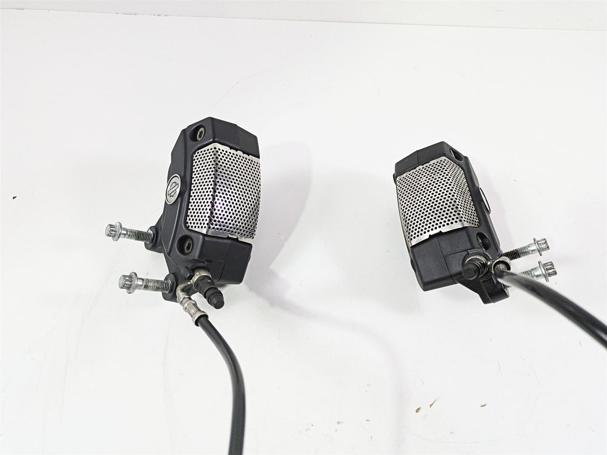 2009 Harley Touring FLHX Street Glide Front Brake Caliper Set 43027-08 44023-08 {{ shop.shopifyCountryName }} - Mototech271
