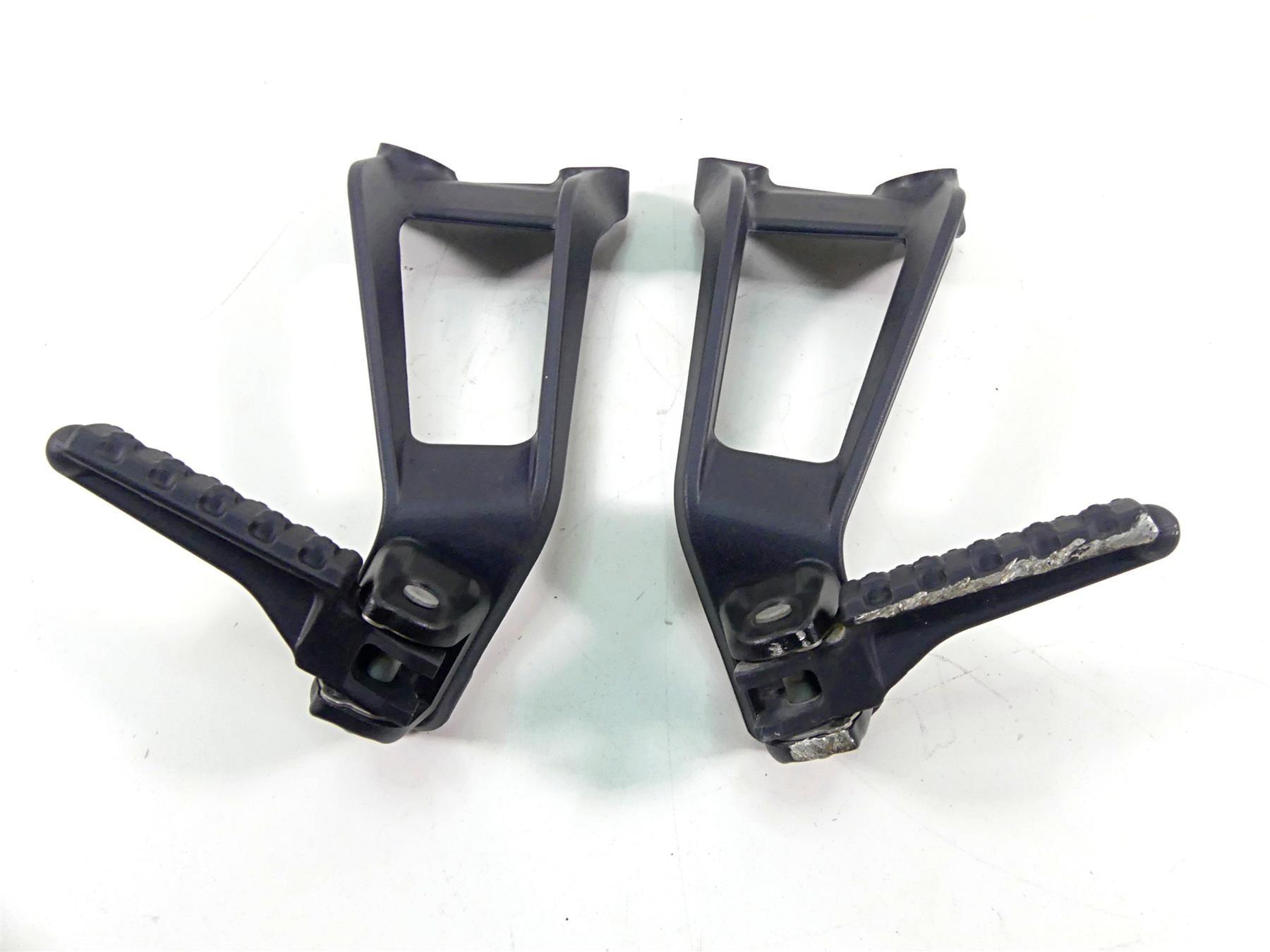 2016 KTM 1290 Super Duke R Rear Passenger Footpeg Foot Peg Set 6130304800033S {{ shop.shopifyCountryName }} - Mototech271