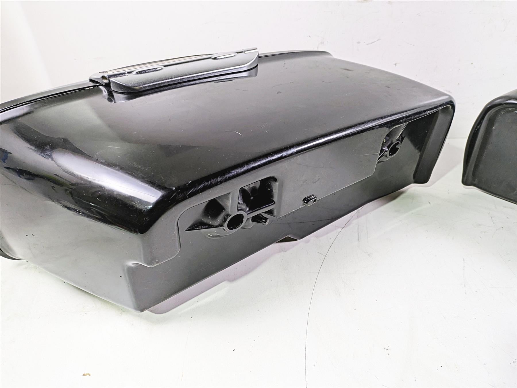 2004 Yamaha XVZ1300 Royal Star Left Right Saddlebag Set 4XY-Y2843-1C-P0 {{ shop.shopifyCountryName }} - Mototech271