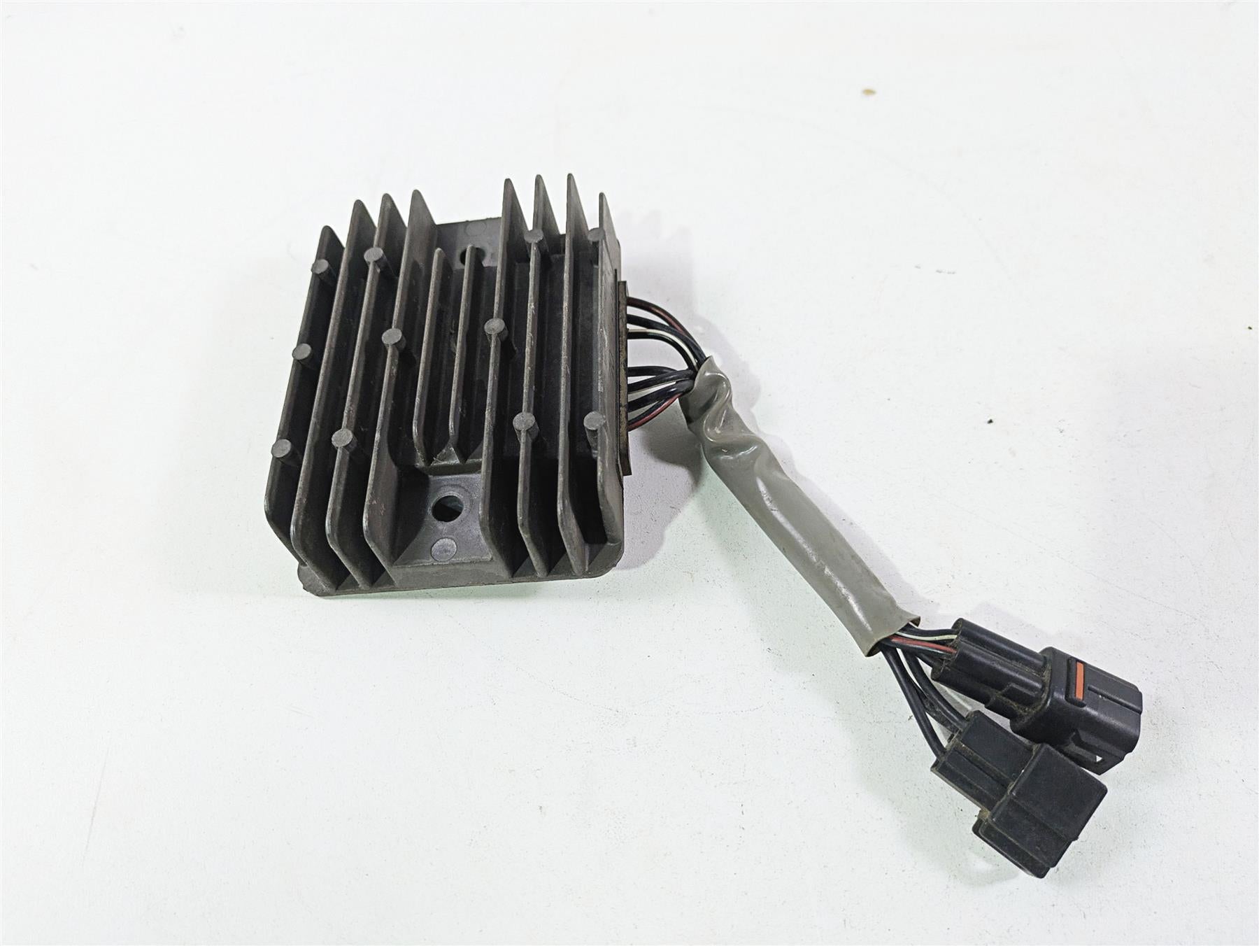 2006 Suzuki GSXR1000 K6 Voltage Regulator Rectifier 32800-41G00 32800-47H00 {{ shop.shopifyCountryName }} - Mototech271