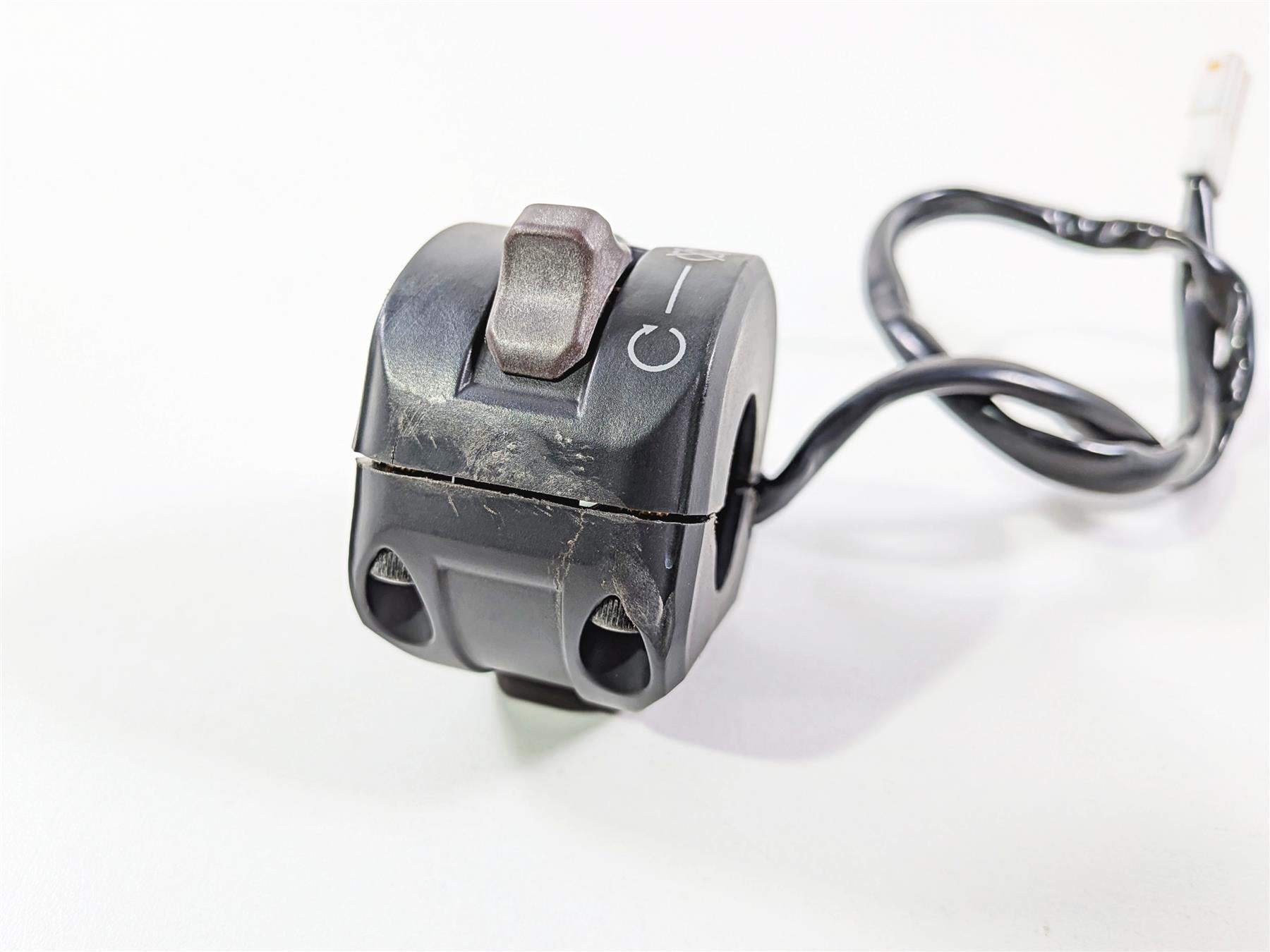 2019 Ducati 959 Panigale Right Hand Start Stop Control Switch - Read 65010094I {{ shop.shopifyCountryName }} - Mototech271