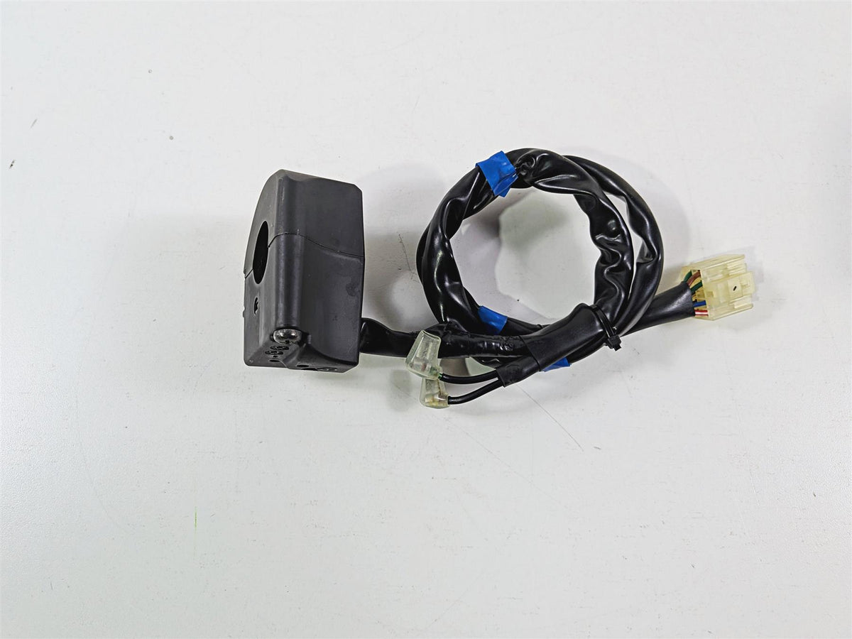 2025 Yamaha YZF R7 Right Side Start Stop Hand Control Switch BEB-83963-00-00 {{ shop.shopifyCountryName }} - Mototech271