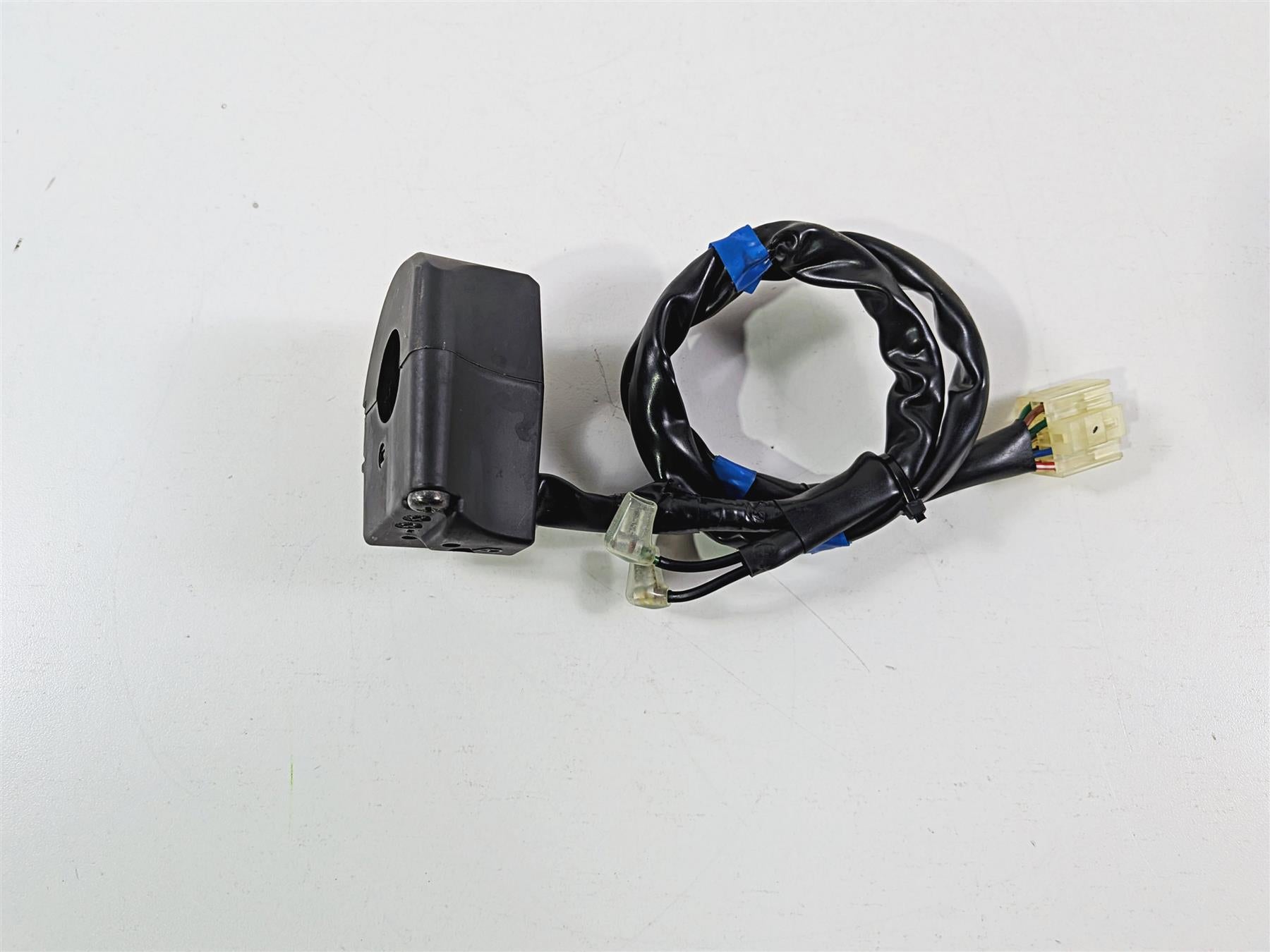 2025 Yamaha YZF R7 Right Side Start Stop Hand Control Switch BEB-83963-00-00 {{ shop.shopifyCountryName }} - Mototech271
