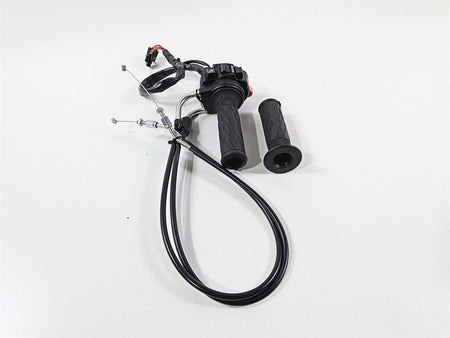 2024 Suzuki GSXR 600 Right Hand Control Switch & Throttle Grip 37200-47H30 {{ shop.shopifyCountryName }} - Mototech271