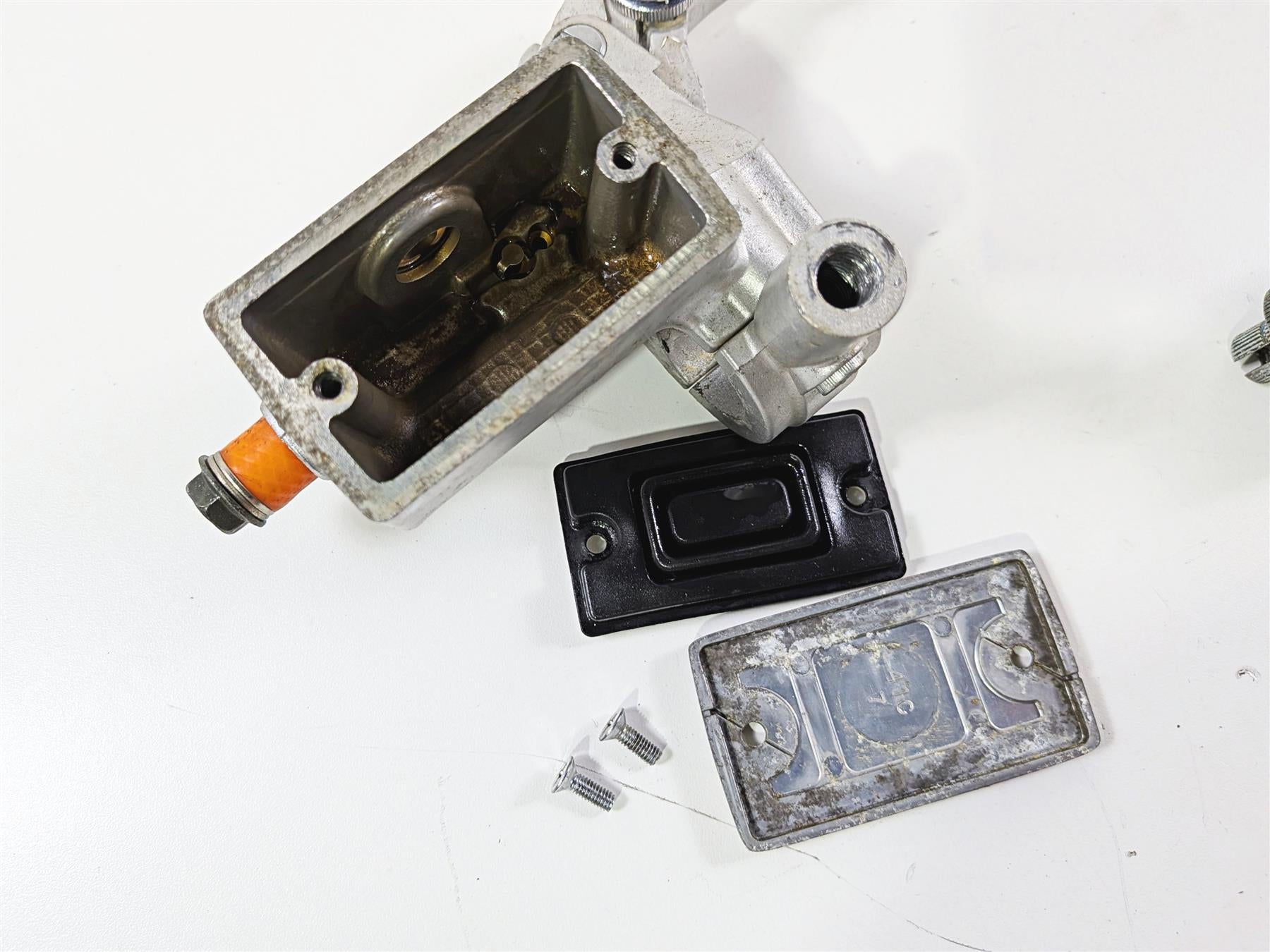 2004 Suzuki VL800 Intruder Volusia Front Brake Master Cylinder Lever 59600-10F10 {{ shop.shopifyCountryName }} - Mototech271