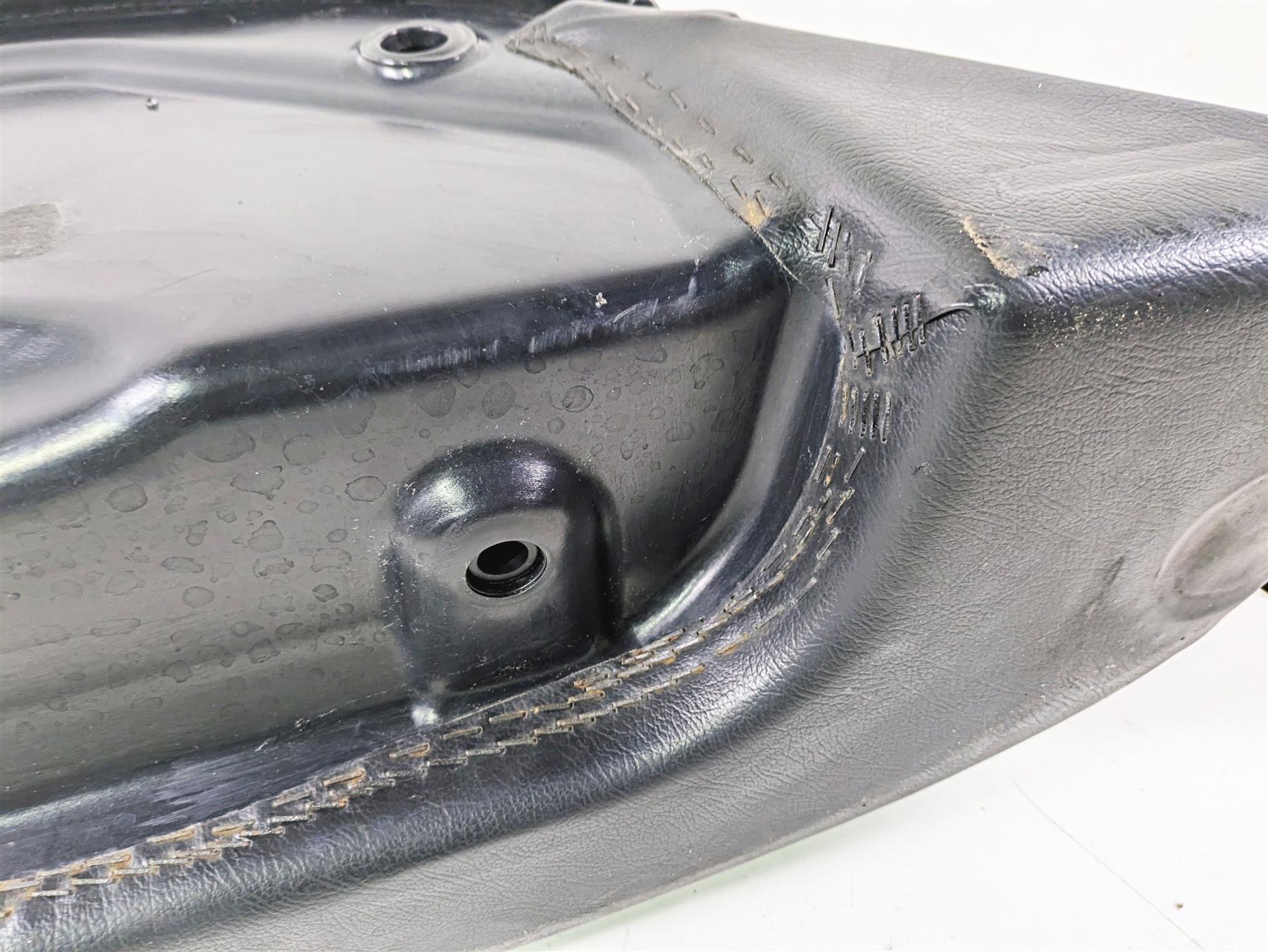 2007 Yamaha XVS1300 V-Star Tour Right Saddlebag + Mount 5S6-F8440-01-00 {{ shop.shopifyCountryName }} - Mototech271