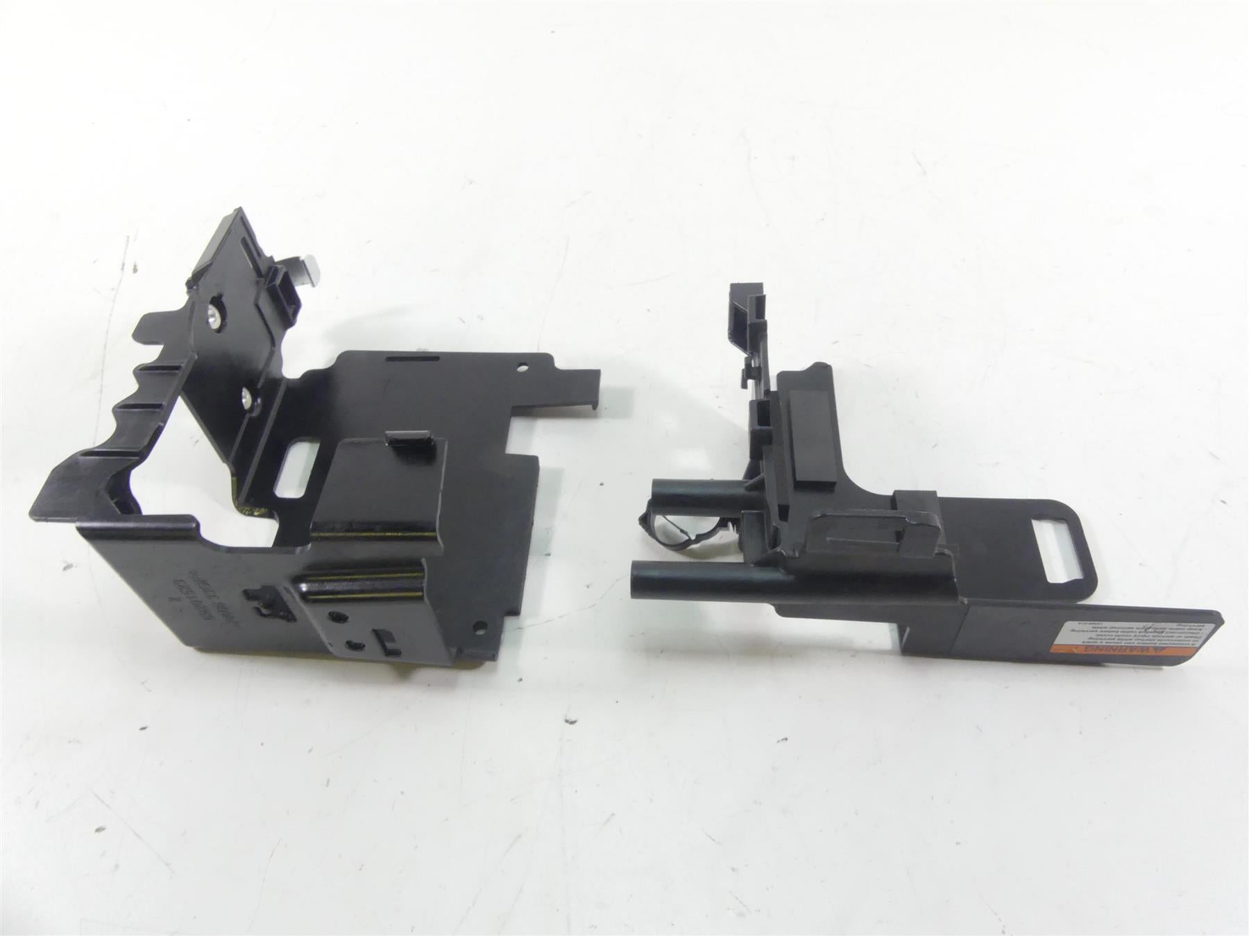 2021 Harley Softail FXBBS 114 Street Bob Electrical Battery Carrier Set 69201523 {{ shop.shopifyCountryName }} - Mototech271