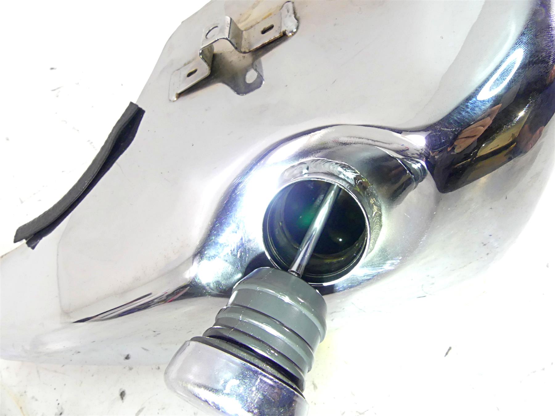 1997 Harley Sportster XL1200 C Chrome Oil Tank & Dipstick Set 62475-97A {{ shop.shopifyCountryName }} - Mototech271