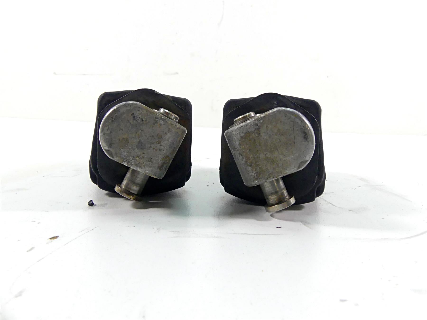 2009 BMW R1200GS K255 Adv Rear Passenger Foot Pegs Footpeg Rest Set 46712310404 {{ shop.shopifyCountryName }} - Mototech271