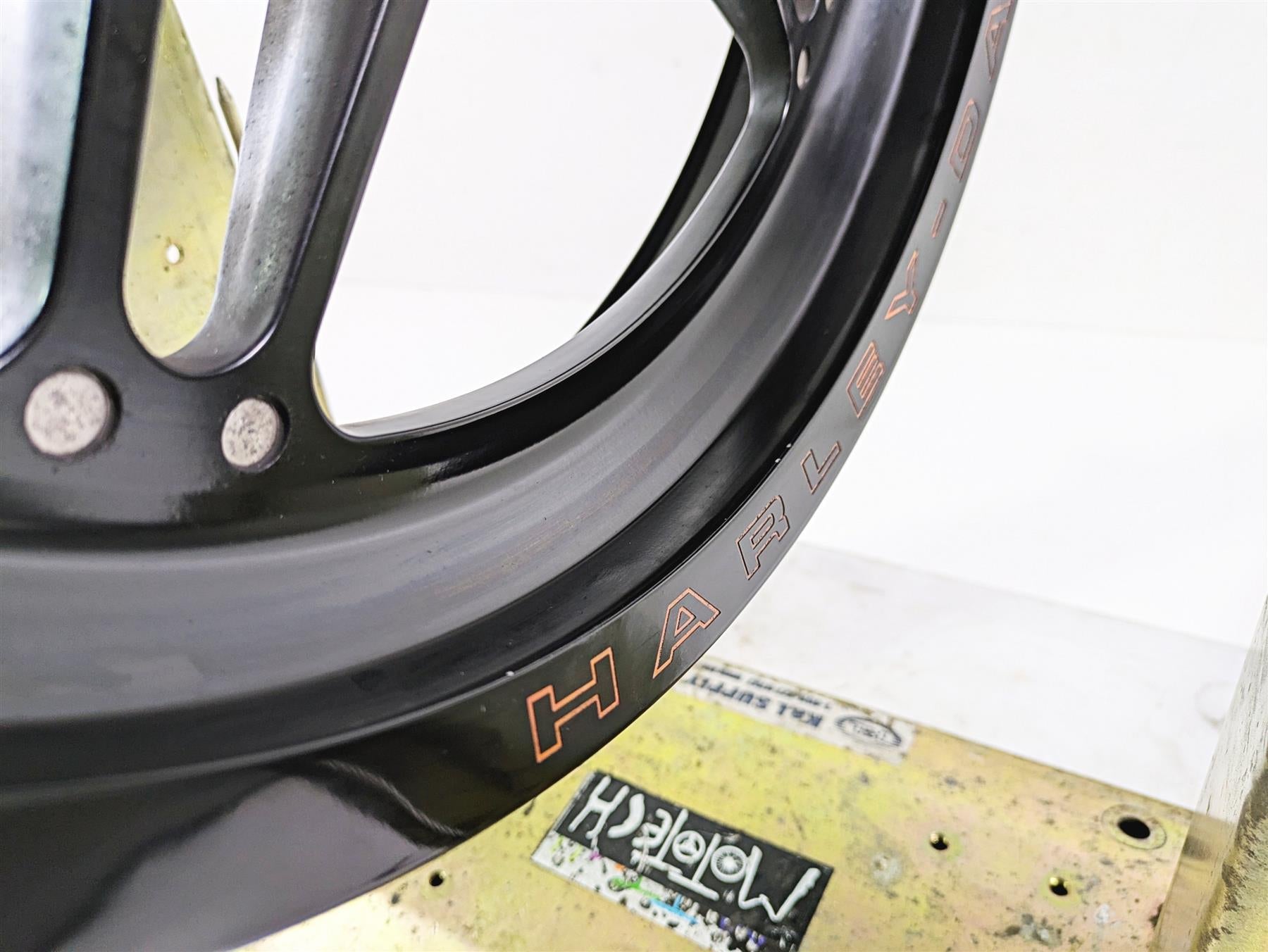 2019 Harley Softail FXDR 114 Straight Front Wheel Rim 19x3 READ 43300486 {{ shop.shopifyCountryName }} - Mototech271