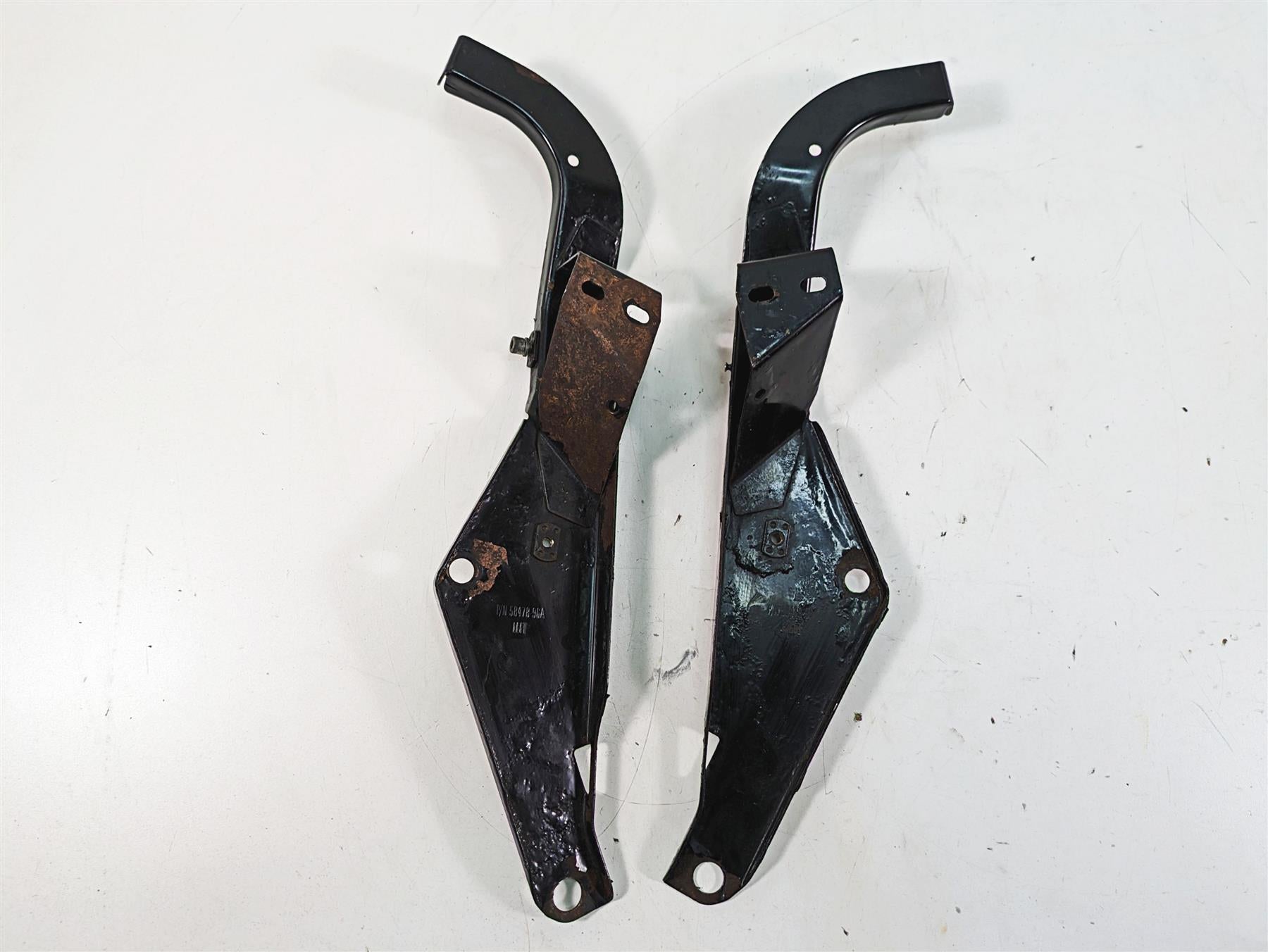 2005 Harley Touring FLHTCUI Electra Glide Front Nose Fairing Mounts Set 58478-96 {{ shop.shopifyCountryName }} - Mototech271