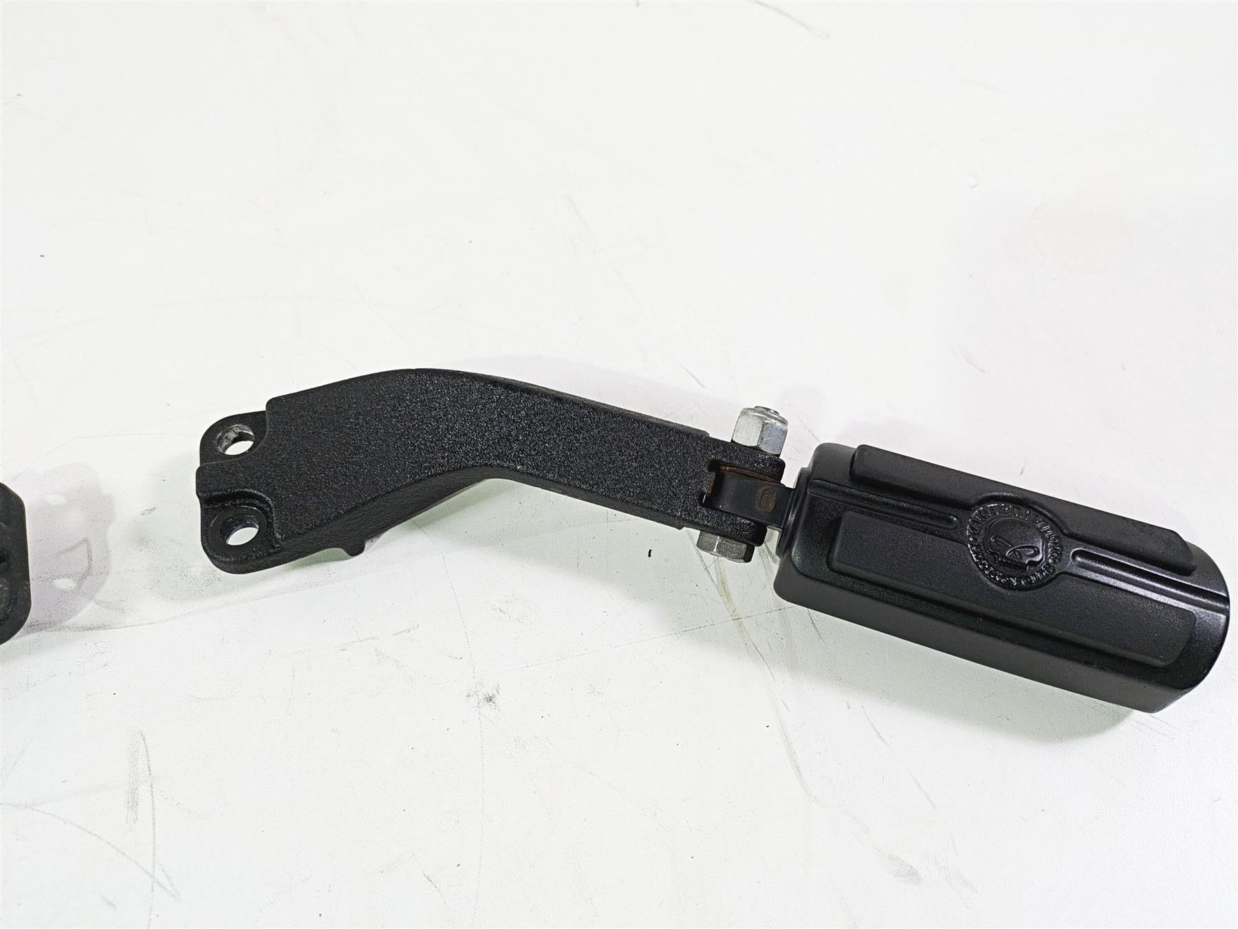 2016 Harley FXDL Dyna Low Rider Rear Passenger Footpegs Willie G Skull 49224-06A {{ shop.shopifyCountryName }} - Mototech271