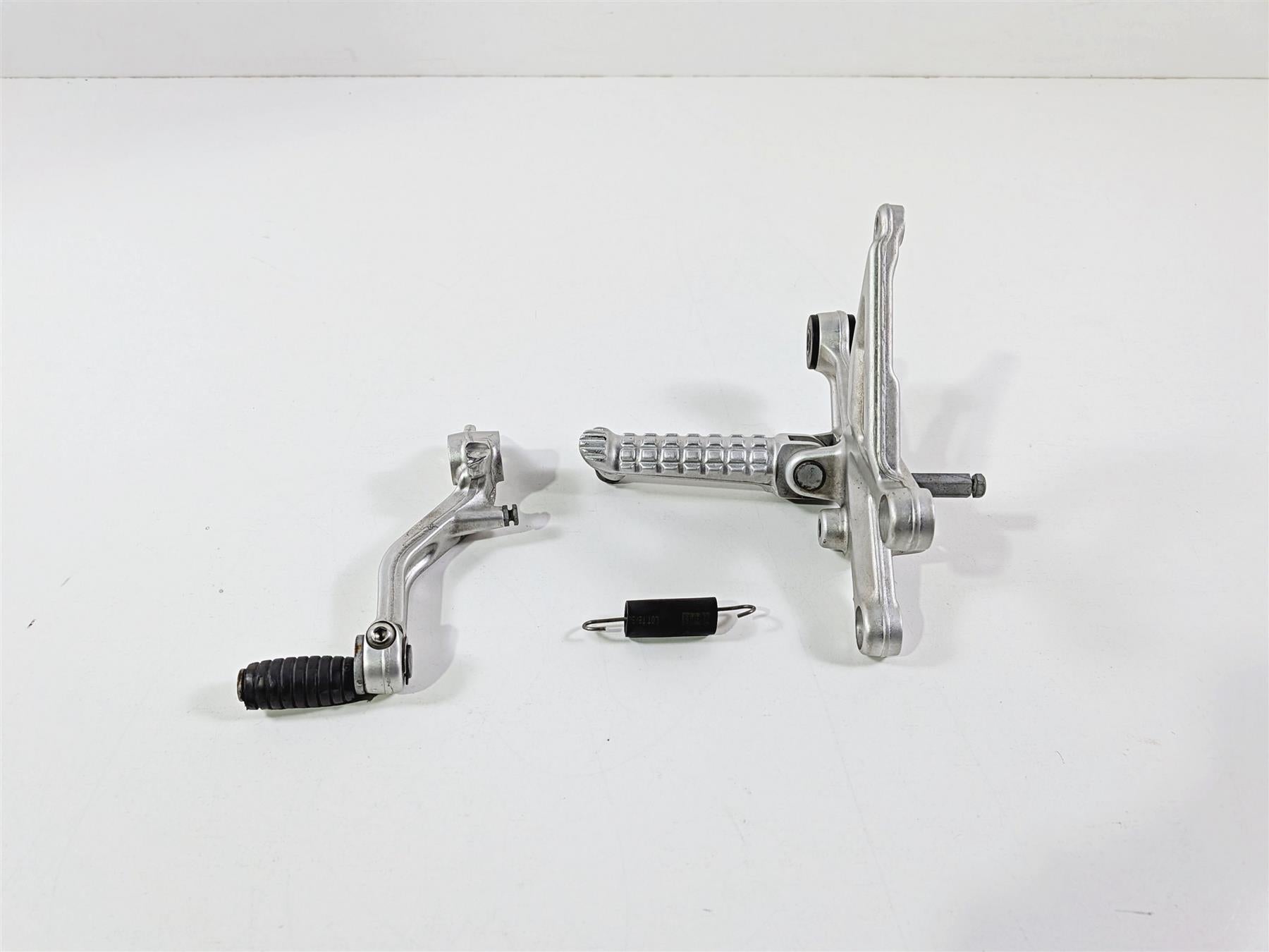 2016 Aprilia RSV 1100 Tuono V4 Factory Front Right Foot Peg & Brake Pedal 897828 {{ shop.shopifyCountryName }} - Mototech271
