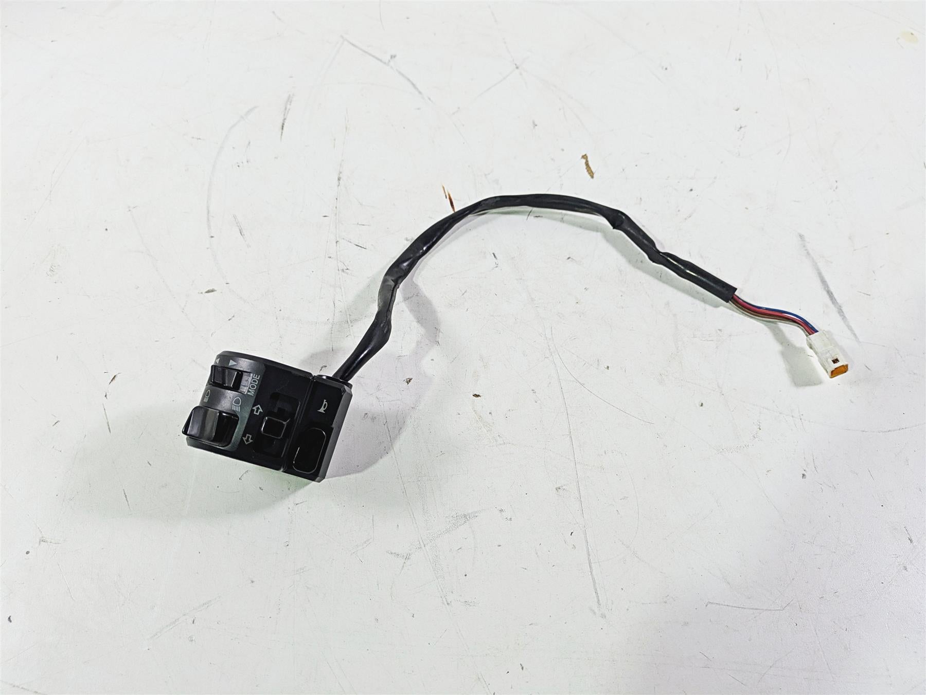 2009 Ducati Monster 1100 S Left Hand Light Horn Control Switch 65110101A {{ shop.shopifyCountryName }} - Mototech271
