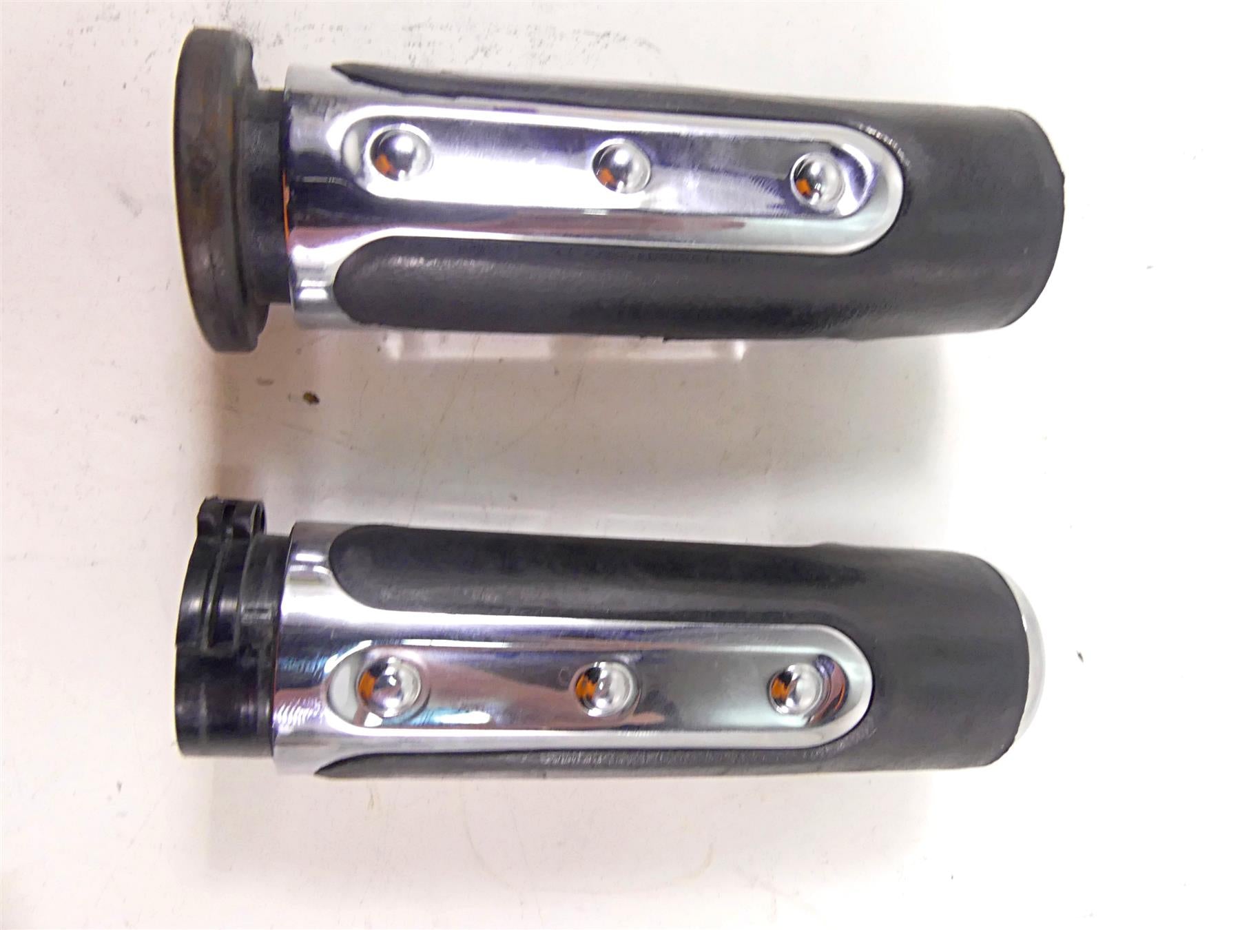 2007 Harley Touring FLHRSE CVO Road King Left Right Hand Grip Set 57202-07 {{ shop.shopifyCountryName }} - Mototech271