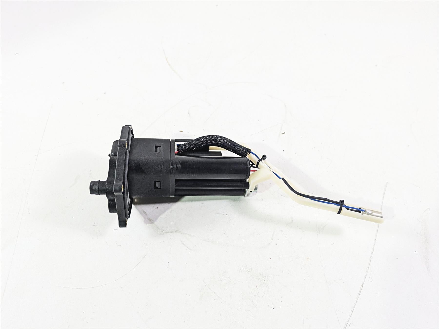 2015 Ducati Hypermotard 821 SP Fuel Gas Petrol Pump - Tested 16024281A {{ shop.shopifyCountryName }} - Mototech271