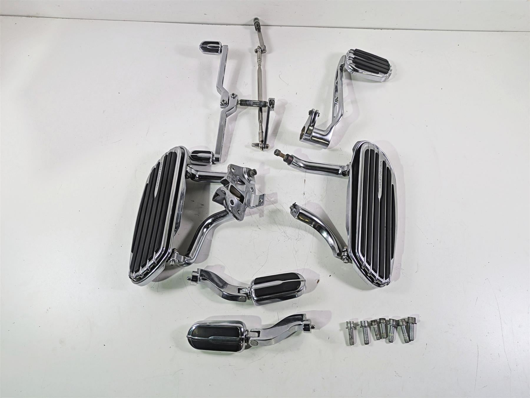 2010 Harley Touring FLHXSE CVO Street Glide Floorboard Footpeg Set Read 51498-09