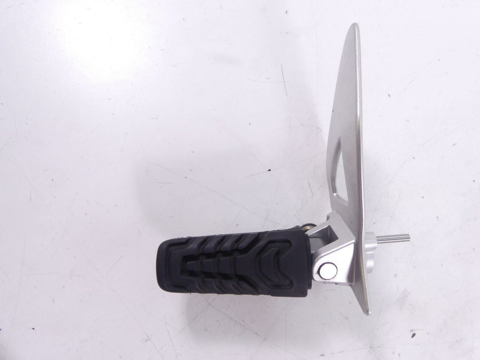 2014 BMW R1200 RT RTW K52 Right Front Rider Footpeg 46718535642 / 46718560382 {{ shop.shopifyCountryName }} - Mototech271