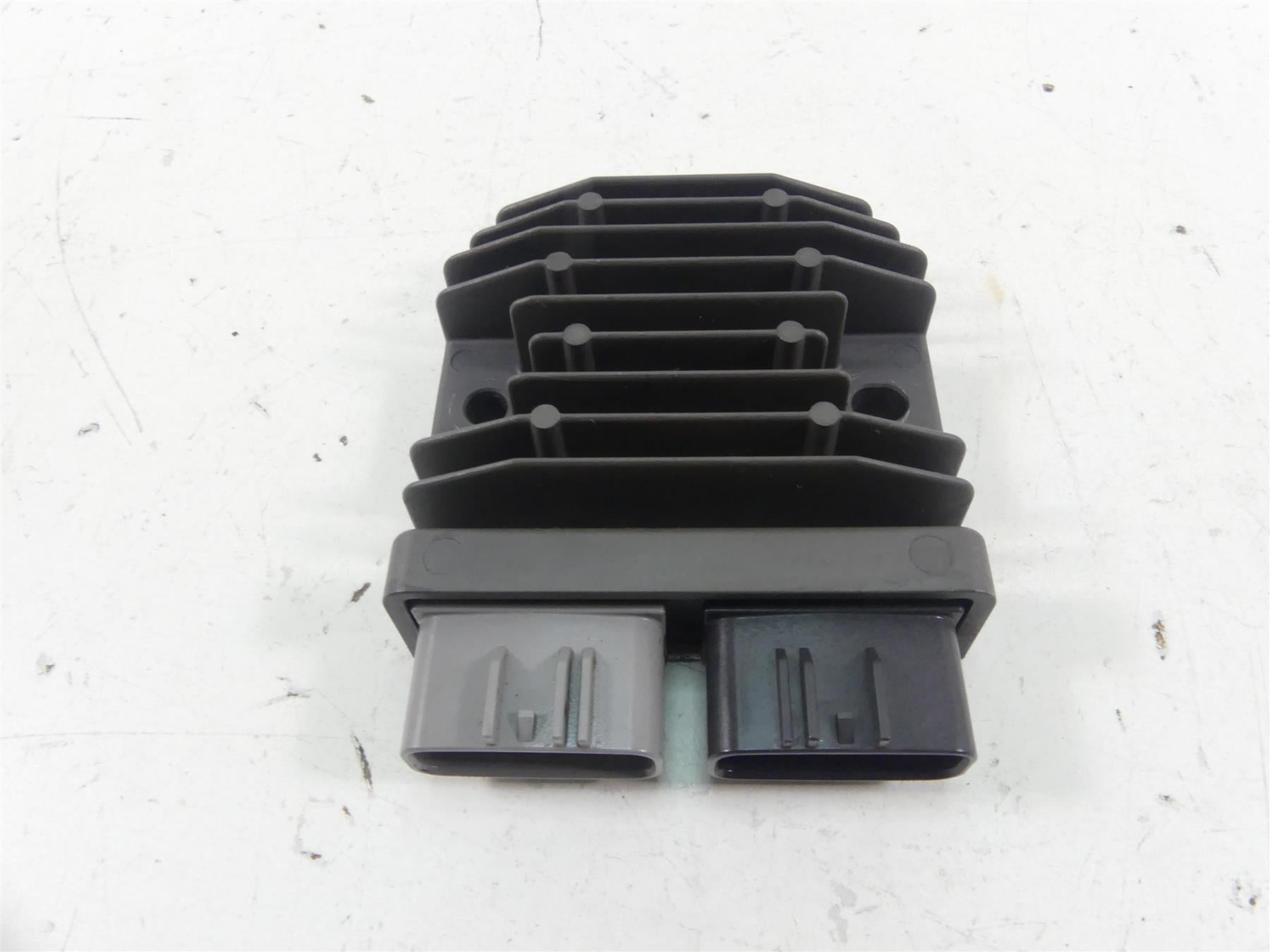 2017 Triumph Thruxton 1200 R Rectifier Voltage Regulator FH020AA T1300679 {{ shop.shopifyCountryName }} - Mototech271