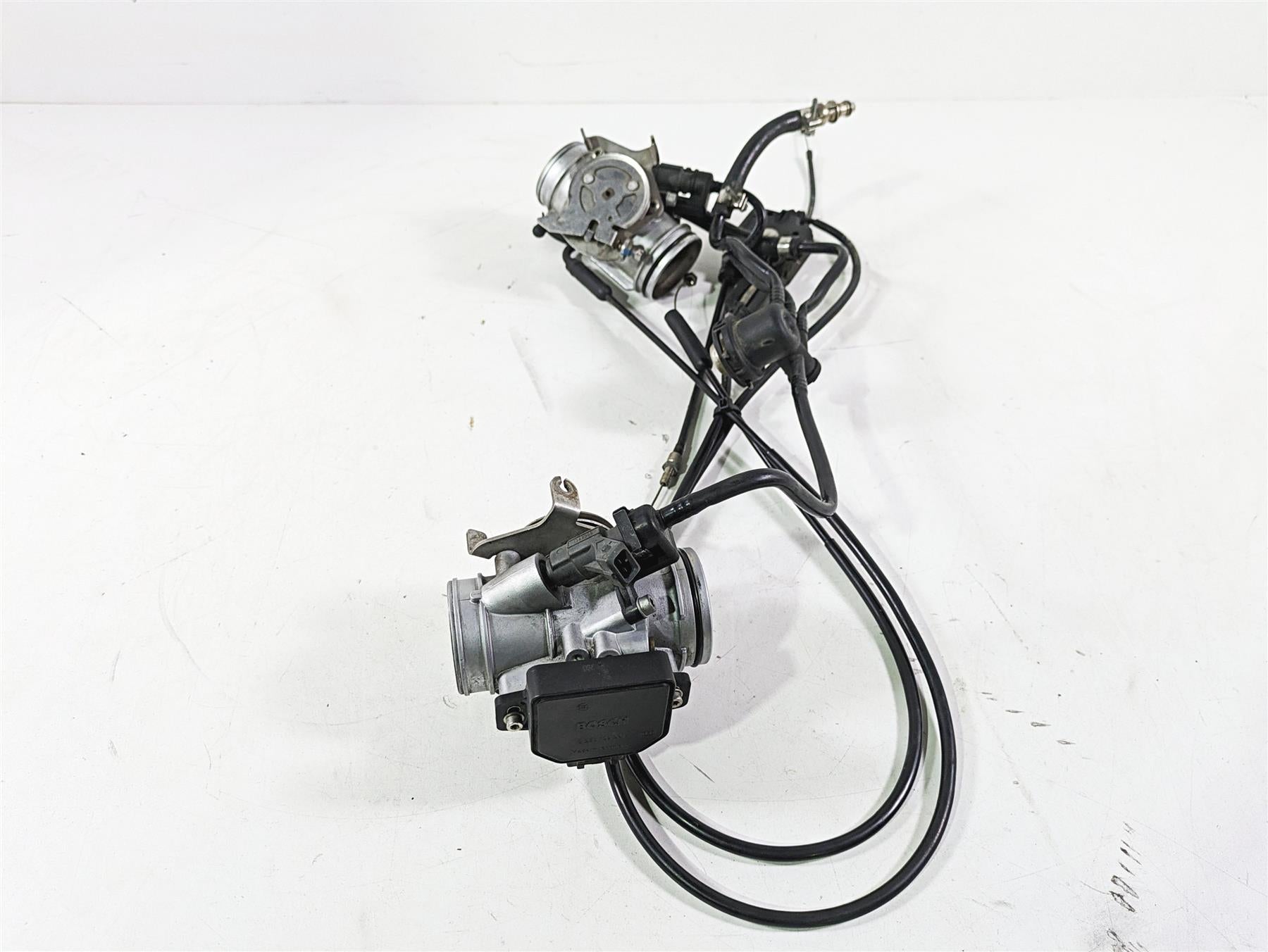 2004 BMW R1150GS R21 Throttle Body Set & Junction Box 13541342495 13541342496 {{ shop.shopifyCountryName }} - Mototech271