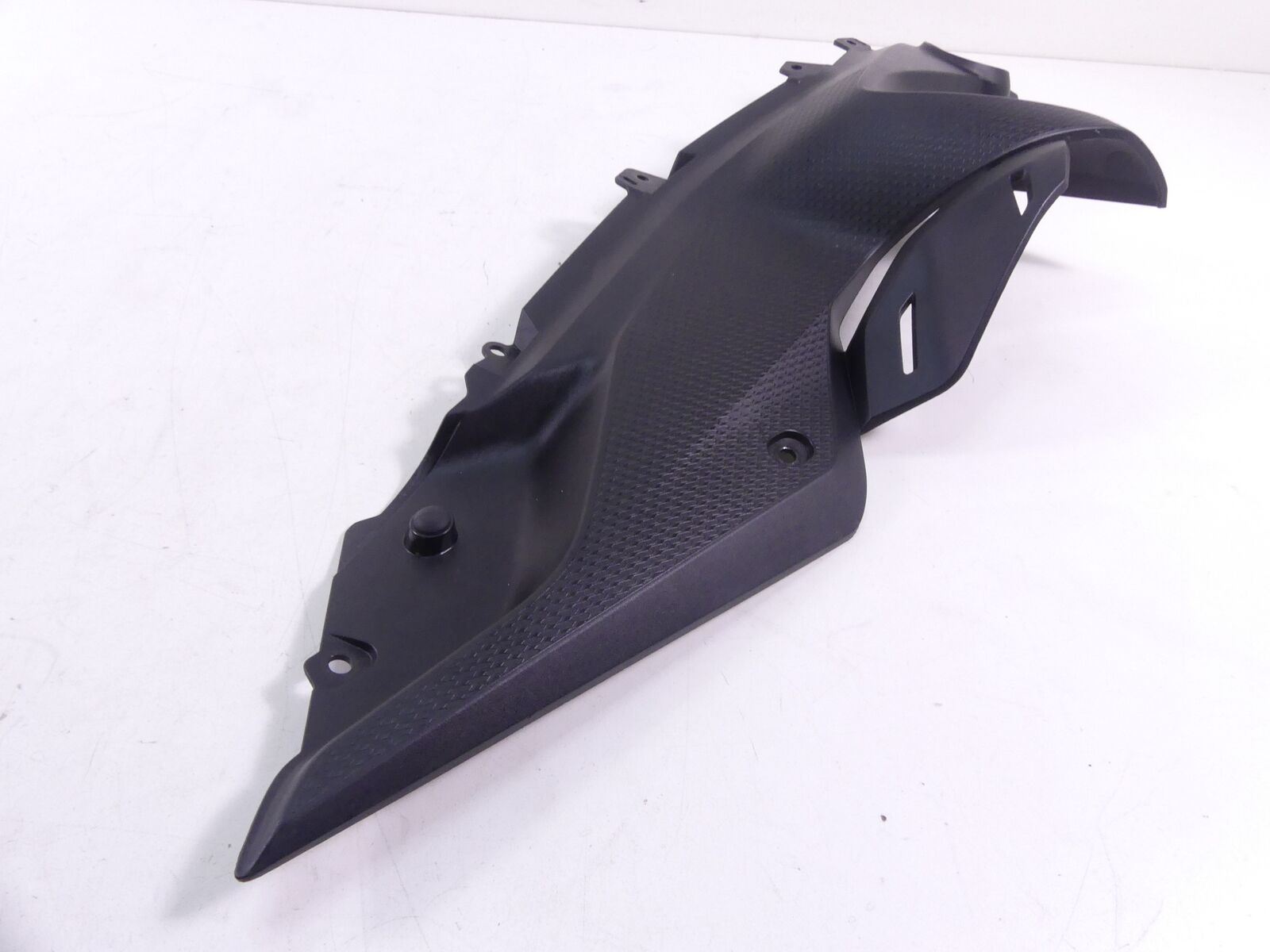 2016 BMW R1200RS K54 Between Leg Right Side Fairing 46638545320 {{ shop.shopifyCountryName }} - Mototech271