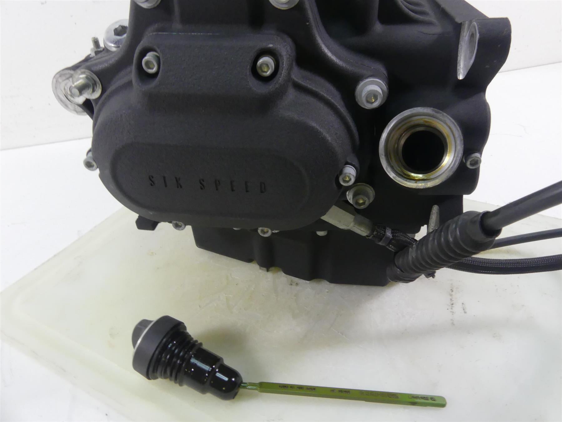 2014 Harley Dyna FXDF Fat Bob Transmission Gear Box 6 Speed 8K 33083-10A {{ shop.shopifyCountryName }} - Mototech271