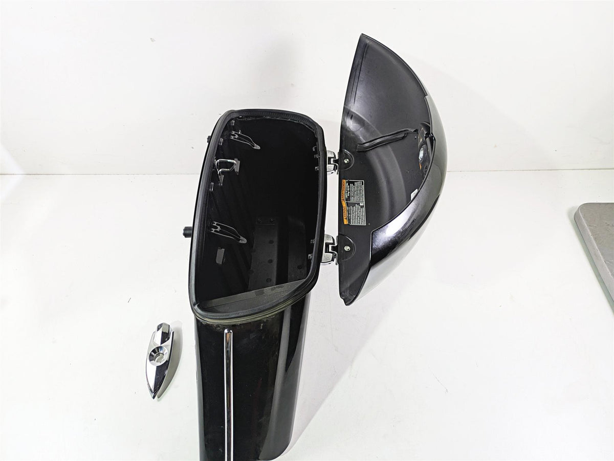 2017 Indian Chieftain Limited Right Black Gloss Saddlebag Saddle Bag 5451494 {{ shop.shopifyCountryName }} - Mototech271
