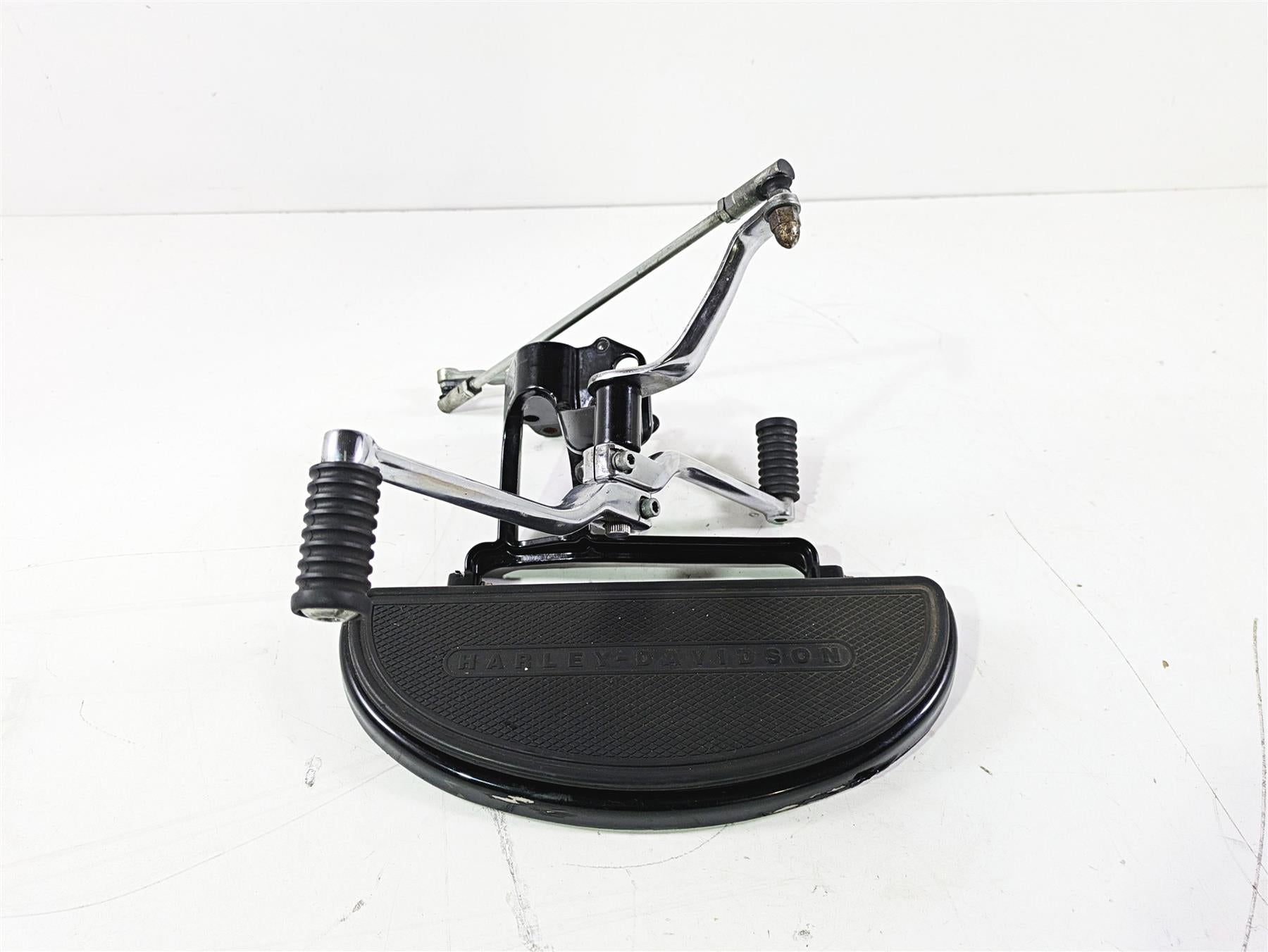 2017 Harley FLS Softail Slim Left Front Floorboard & Shifter 33630-07A 33895-82E {{ shop.shopifyCountryName }} - Mototech271