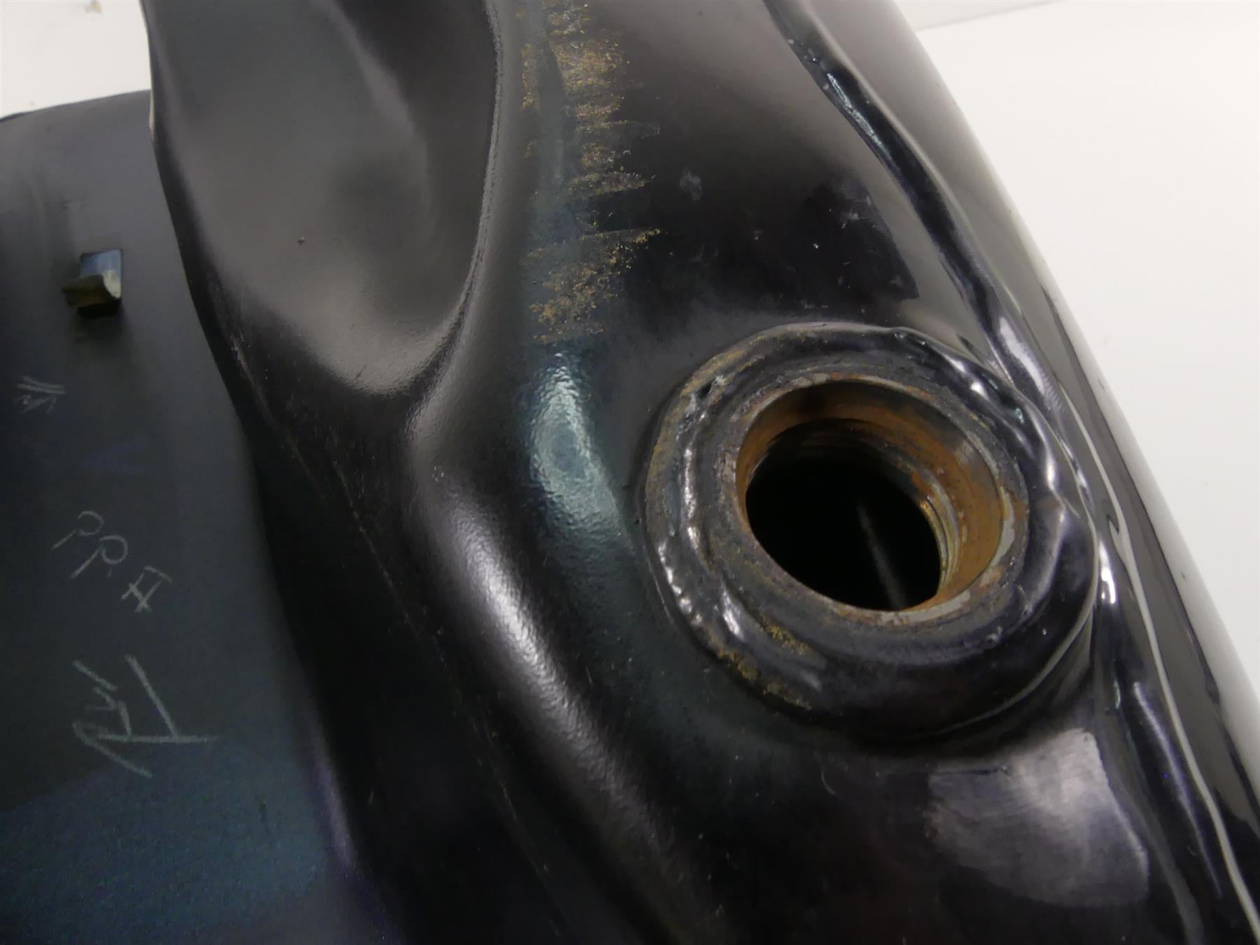 2004 Harley FLHTC SE CVO Electra Glide Fuel Gas Petrol Tank -Read 61356-03 {{ shop.shopifyCountryName }} - Mototech271