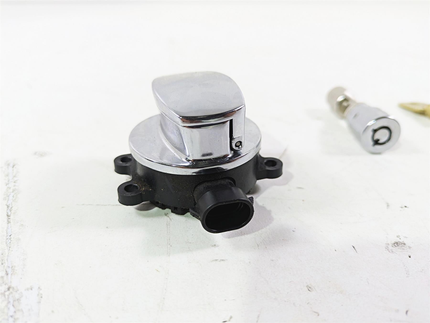 2017 Harley FLS Softail Slim Ignition Switch Key Lock Set 71400076 {{ shop.shopifyCountryName }} - Mototech271