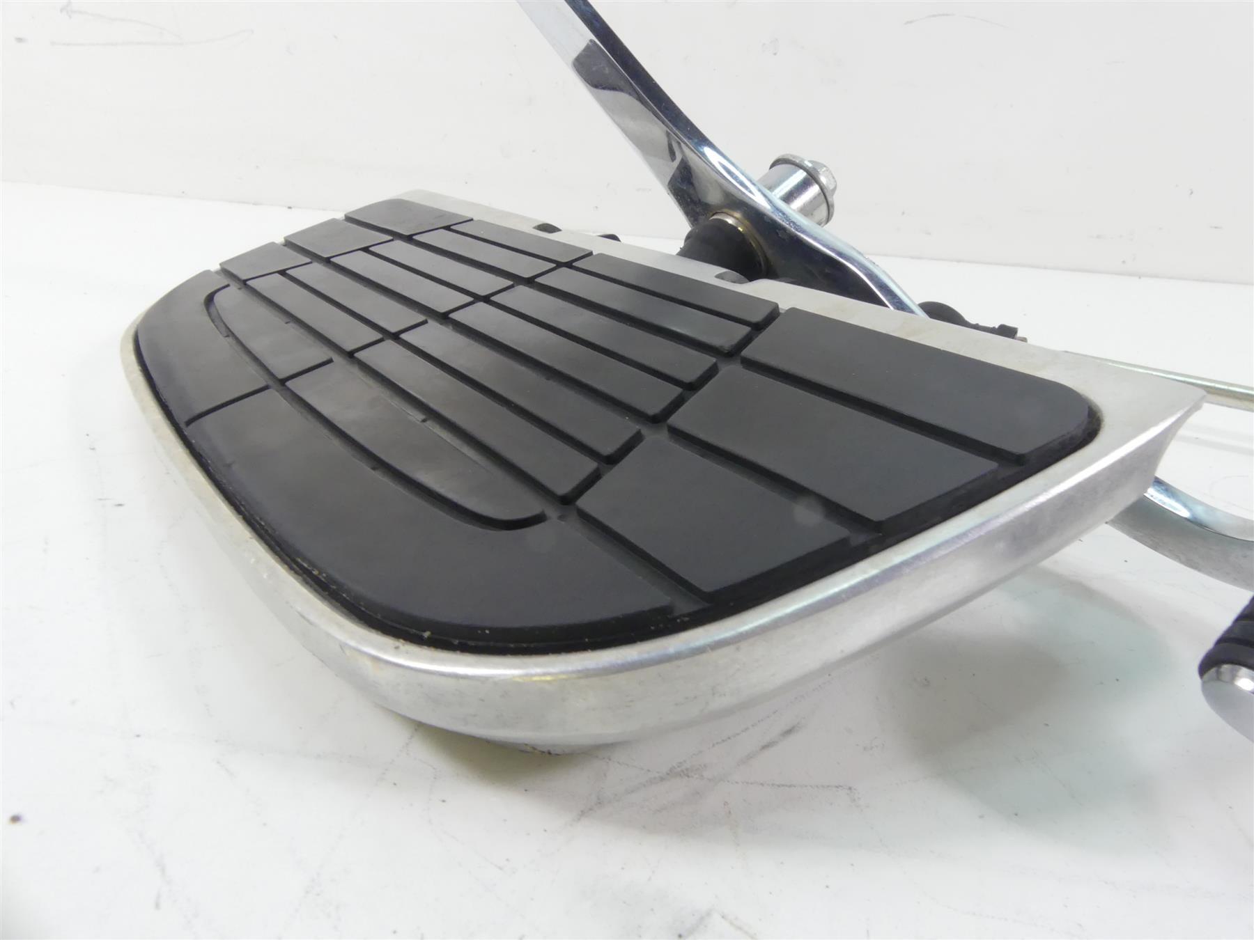 2009 Honda VTX1300 Touring Front Left Floor Board & Shifter Pedal 50625-MEA-670 {{ shop.shopifyCountryName }} - Mototech271