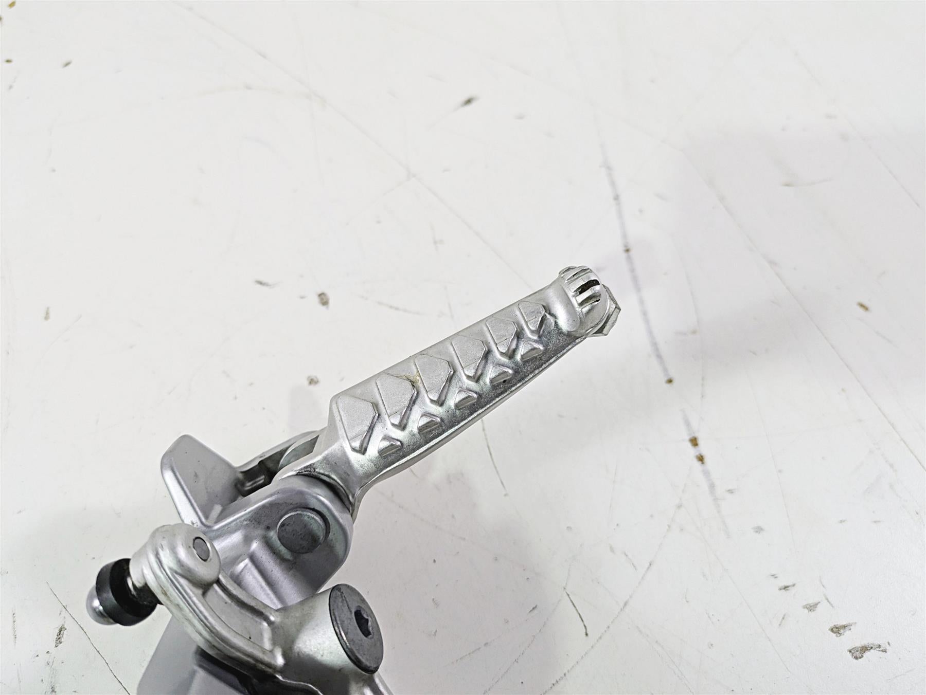 2021 Aprilia RS660 Left Rider Footpeg & Shifter Lever 2B005202 2B006352 {{ shop.shopifyCountryName }} - Mototech271