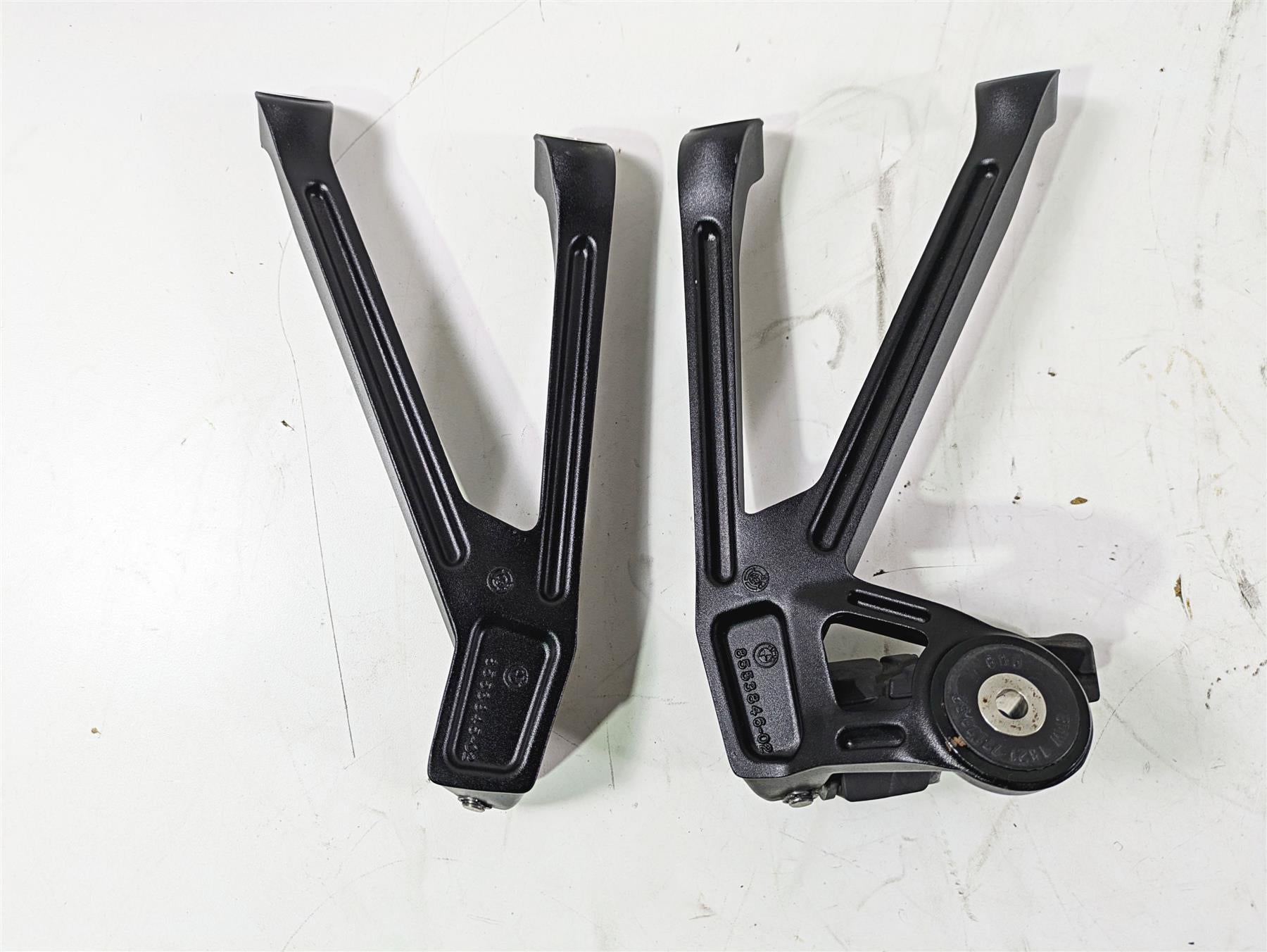 2019 BMW S1000XR K49 Rear Passenger Footpeg Set - Read 46718553845 46718553846 {{ shop.shopifyCountryName }} - Mototech271