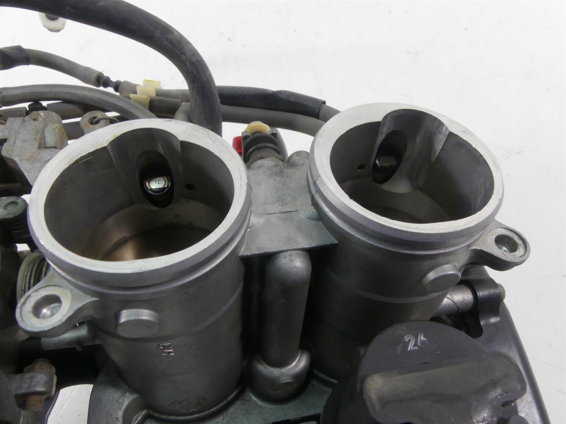 2007 Yamaha FZ1 Fazer Throttle Body Bodies Fuel Injection 13K 2D1-13750-20-00 {{ shop.shopifyCountryName }} - Mototech271