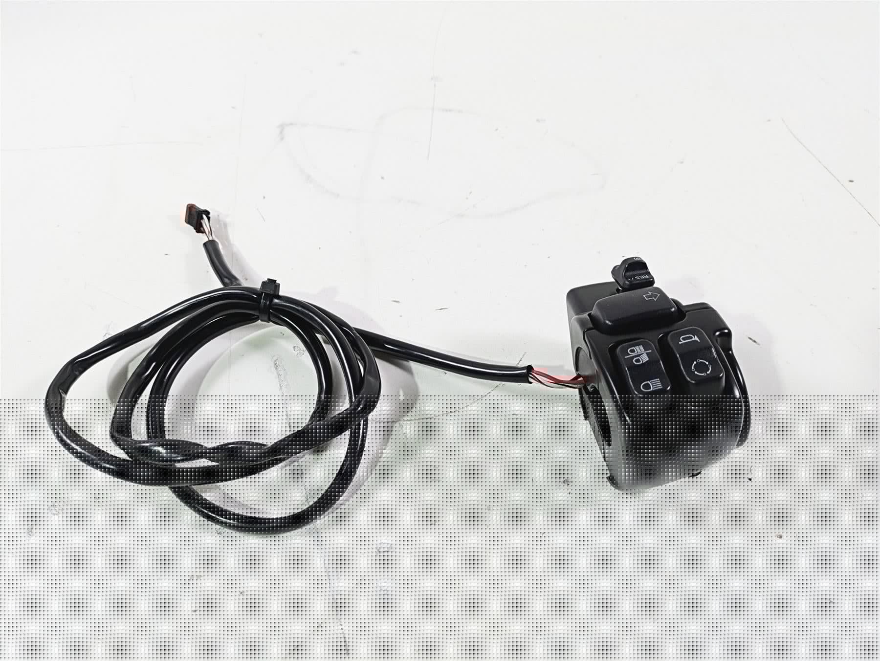 2017 Harley FLS Softail Slim Left Hand Cruise Control Switch 71500292 {{ shop.shopifyCountryName }} - Mototech271