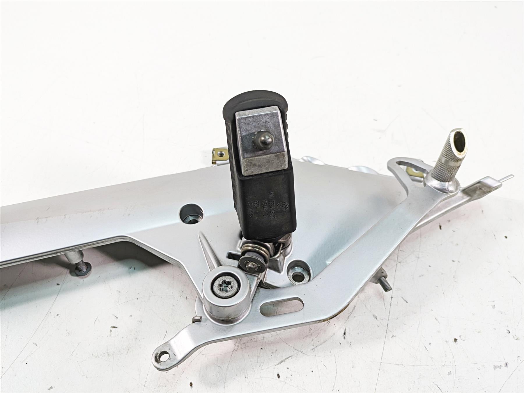 2007 BMW R1200RT K26 Right Footpeg Set& Brake Pedal 46717675290 {{ shop.shopifyCountryName }} - Mototech271