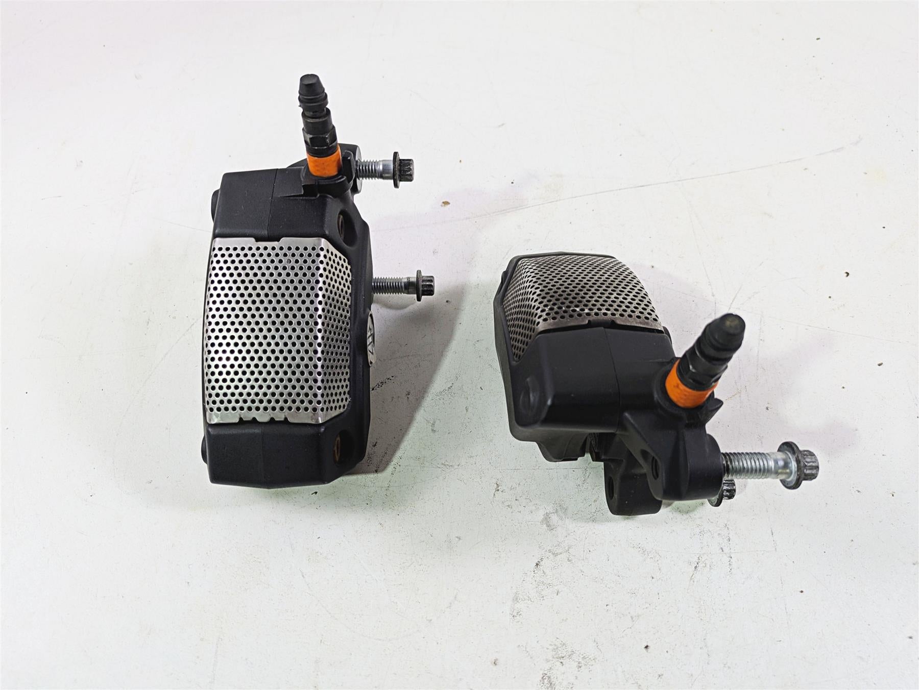 2015 Harley Touring FLHTKL Electra Glide Front Brake Caliper Set 43027-08 {{ shop.shopifyCountryName }} - Mototech271