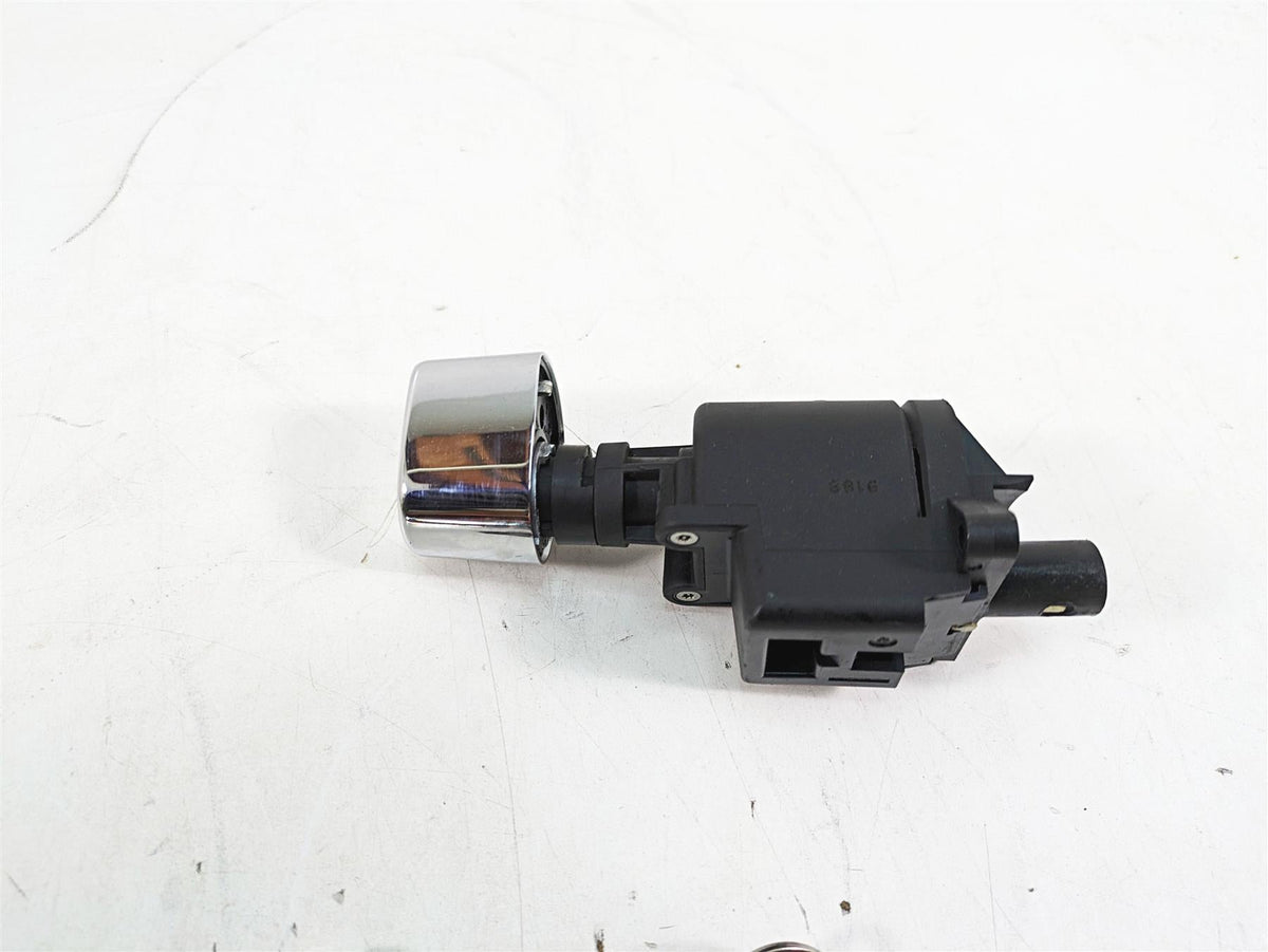 2010 Harley Touring FLHTCU Electra Glide Ignition Switch Key Lock Set 71572-06 {{ shop.shopifyCountryName }} - Mototech271