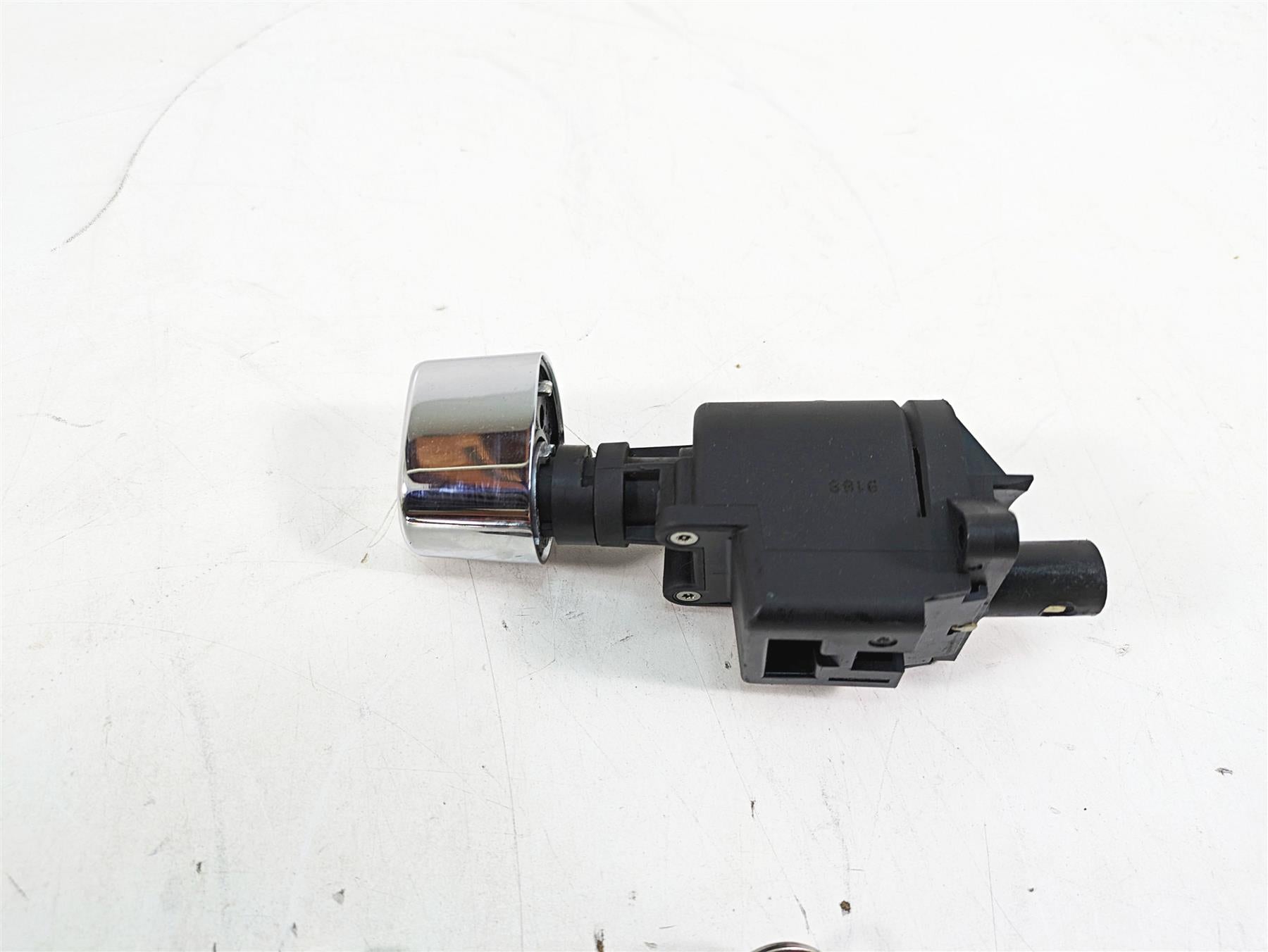 2010 Harley Touring FLHTCU Electra Glide Ignition Switch Key Lock Set 71572-06 {{ shop.shopifyCountryName }} - Mototech271