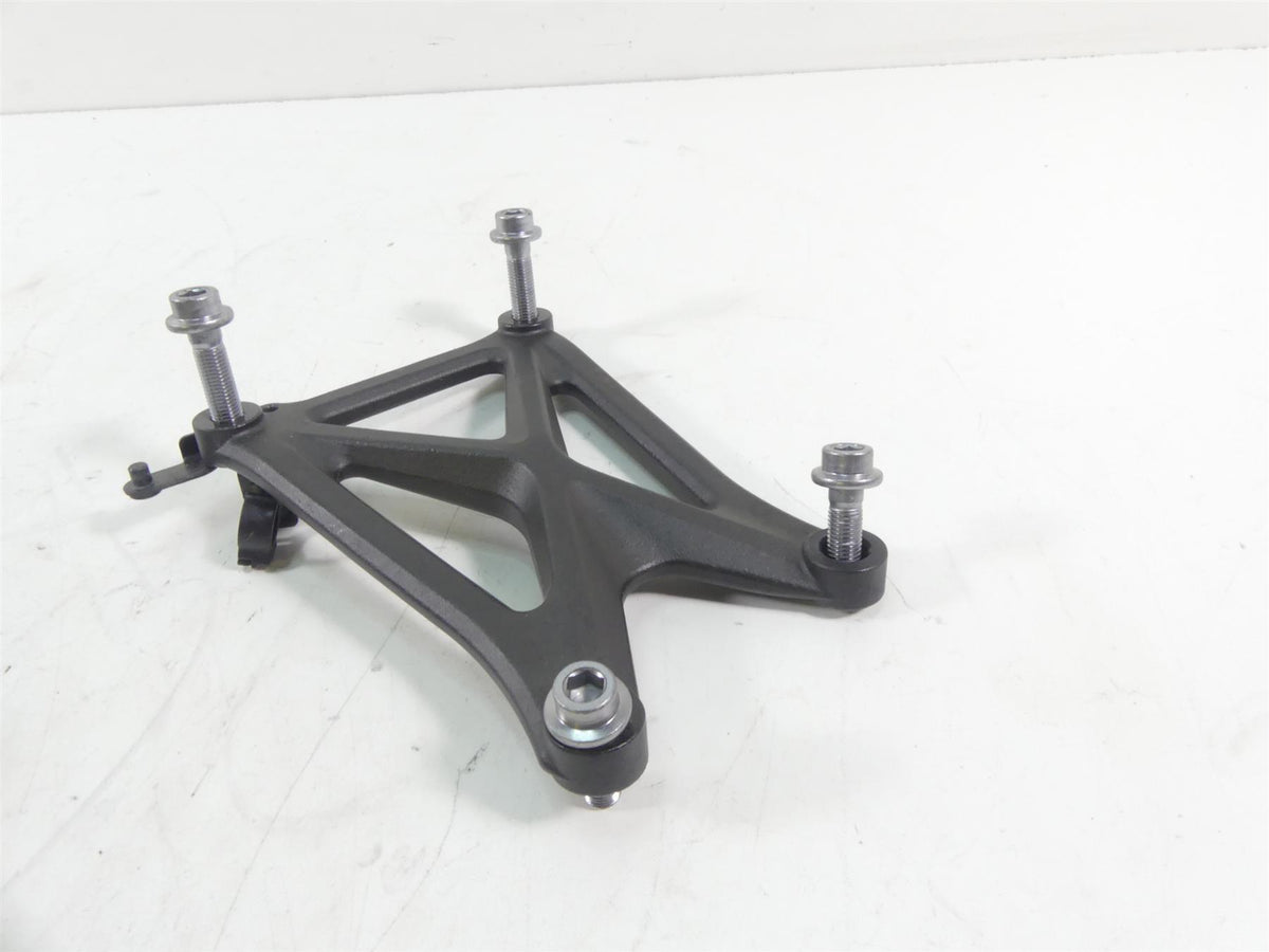 2013 Yamaha VMX17 V-Max 1700 Engine Motor Stay Bracket Mount Set 2S3-21315-00-00 {{ shop.shopifyCountryName }} - Mototech271