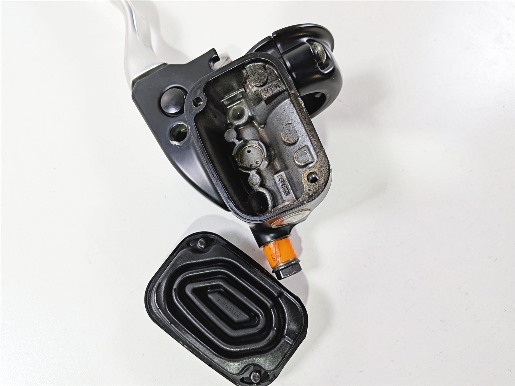 2014 Harley Touring FLHTK Electra Glide Front Brake Master Cylinder 44551-08F-Mototech271