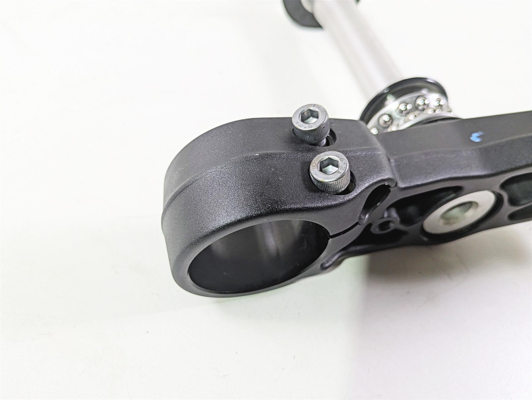 2024 Triumph Street Triple 765 R Lower Triple Tree Steering Clamp T2048903 {{ shop.shopifyCountryName }} - Mototech271