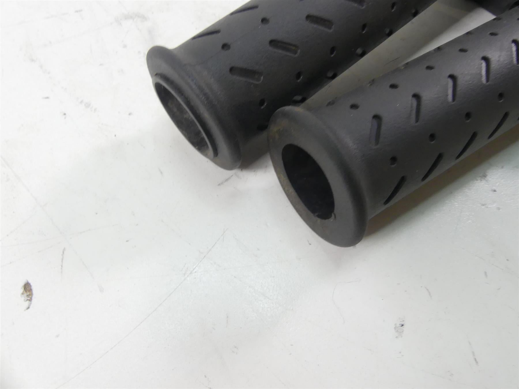 2017 Triumph Thruxton 1200 R Fly Ride By Wire Throttle Grip Handle Set T2044045 {{ shop.shopifyCountryName }} - Mototech271