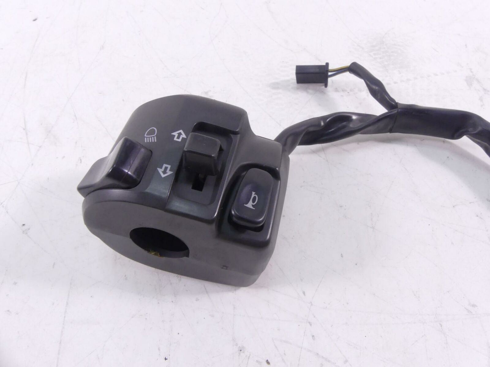 2012 Yamaha XT1200 Super Tenere Left Control Switch Blinker Light 23P-83973-10 {{ shop.shopifyCountryName }} - Mototech271