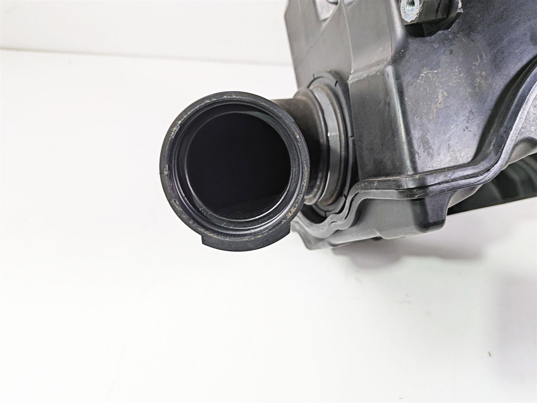 2010 BMW R1200RT K26 Air Box Breather Filter & Tubes 13717720045 {{ shop.shopifyCountryName }} - Mototech271
