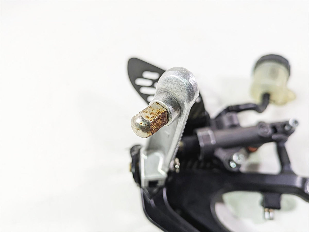 2005 Yamaha YZFR1 YZF R1 Right Footpeg & Master Cylinder Set 5VY-27443-01 {{ shop.shopifyCountryName }} - Mototech271