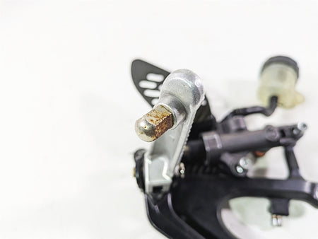2005 Yamaha YZFR1 YZF R1 Right Footpeg & Master Cylinder Set 5VY-27443-01 {{ shop.shopifyCountryName }} - Mototech271
