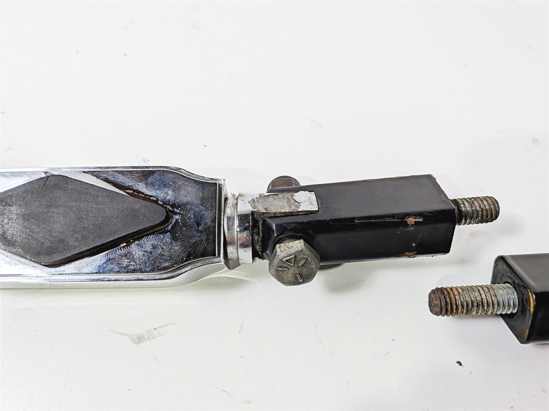 2003 Harley Sportster XL1200 Rear Passenger Foot Peg Set 50615-83 {{ shop.shopifyCountryName }} - Mototech271
