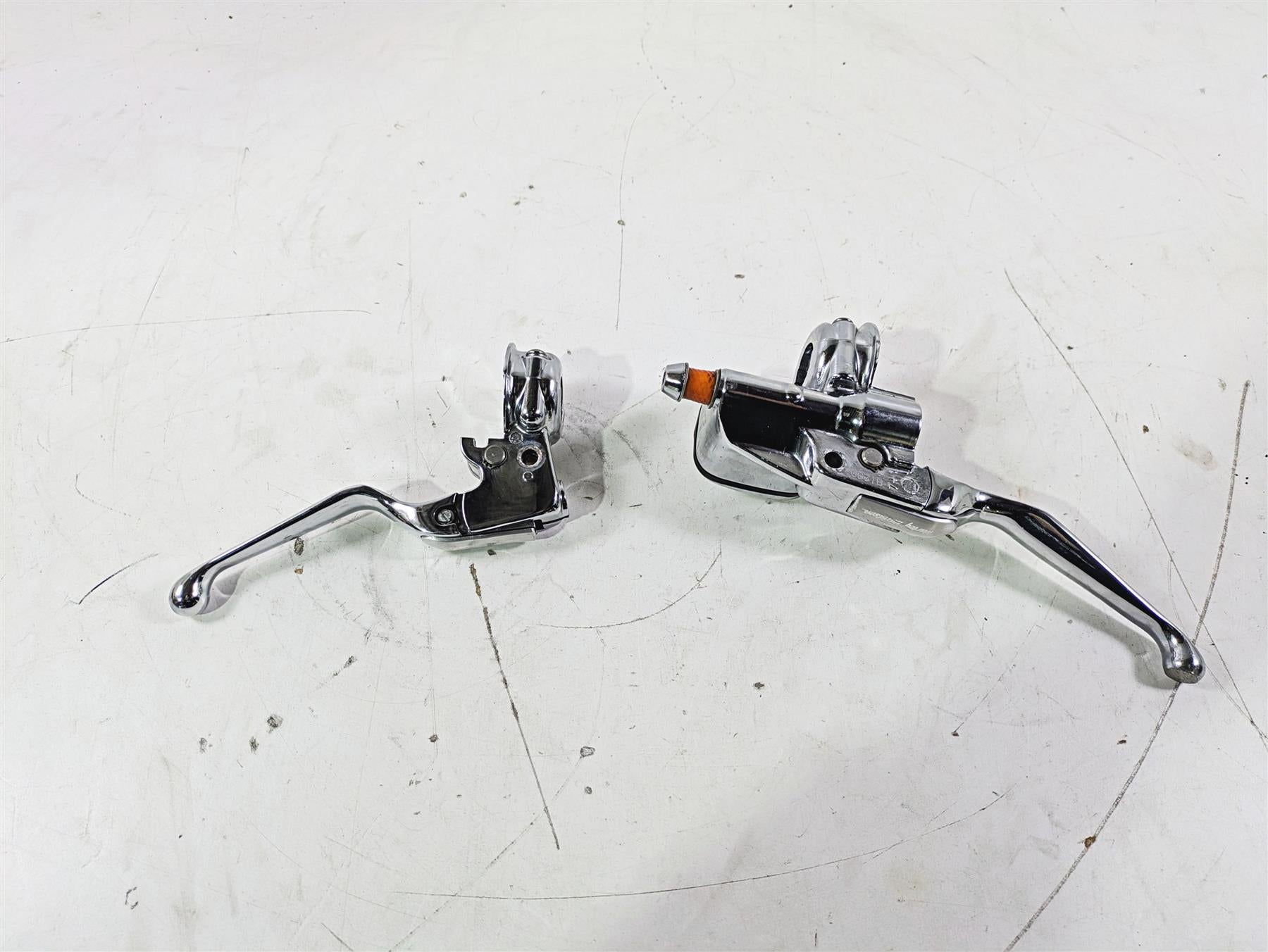 2004 Harley Softail FLSTF Fat Boy Chrome Brake Master Cylinder Set 9/16 45019-96 {{ shop.shopifyCountryName }} - Mototech271