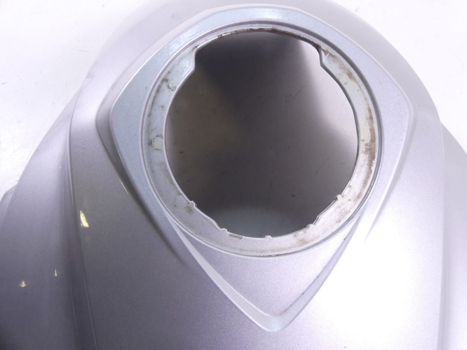 2012 BMW R1200GS K25 Tank Center Cover Fairing -Titansilber 46637693425 {{ shop.shopifyCountryName }} - Mototech271
